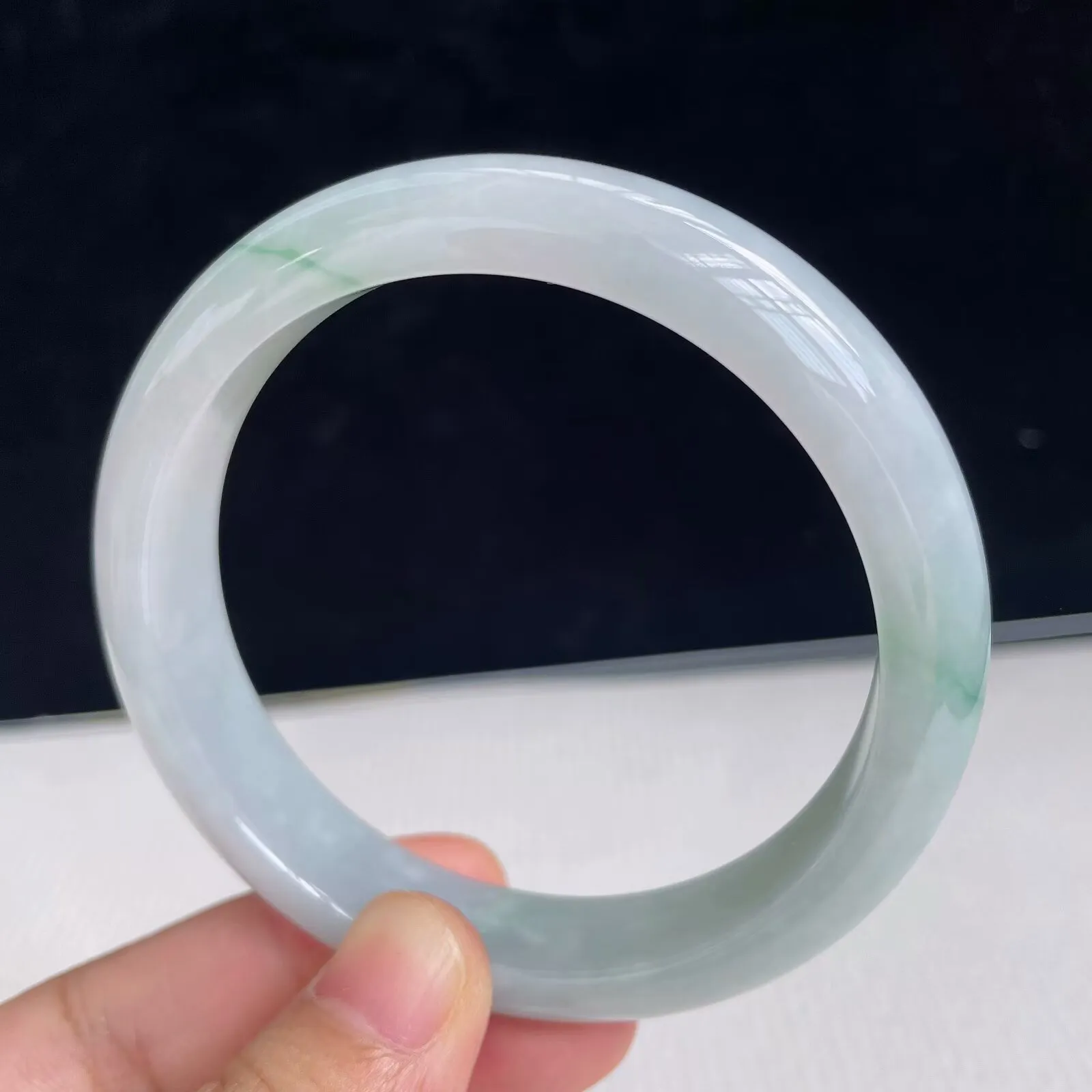 56.5圈有种有色天然翡翠A货飘绿玉手镯好种水水润手镯48.36g