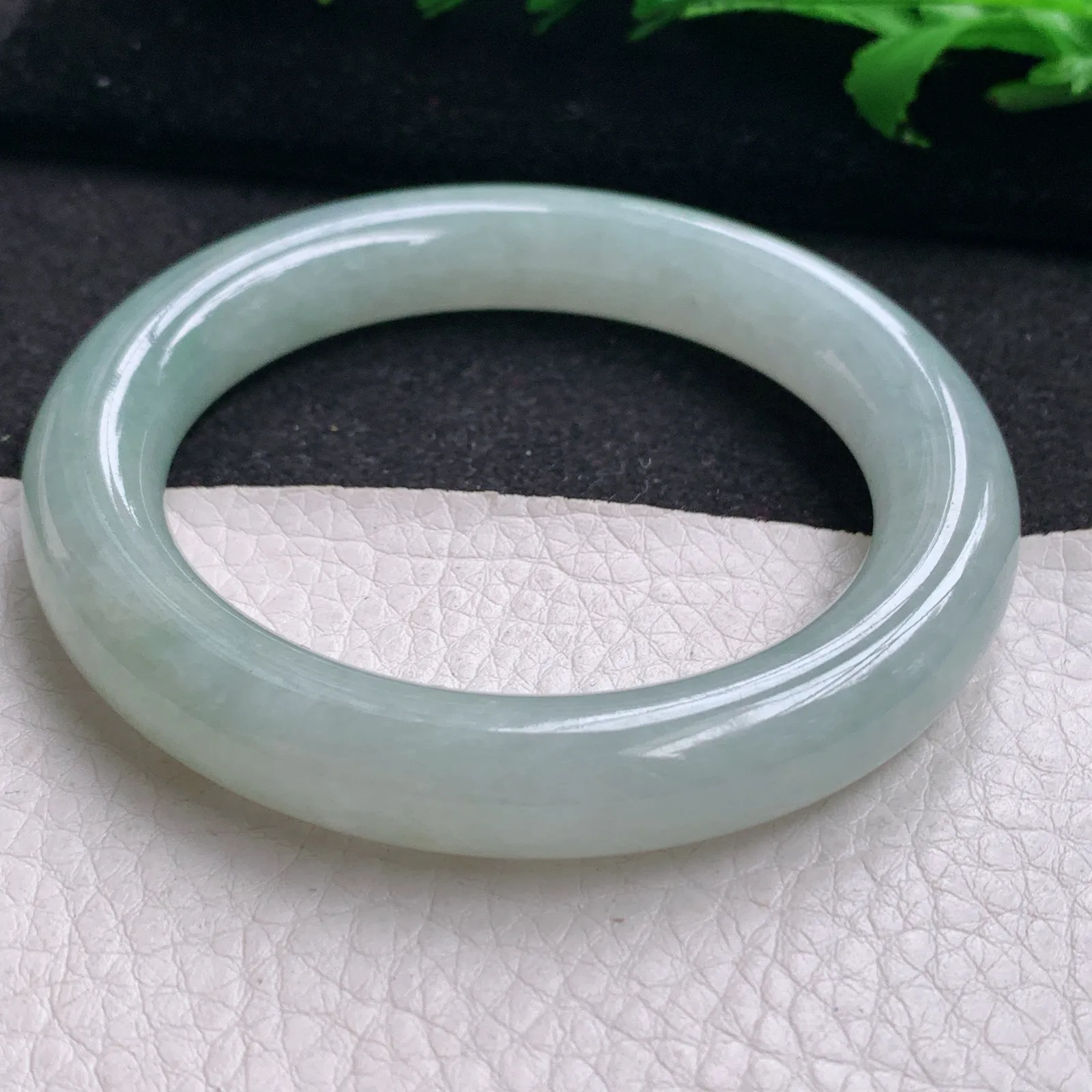 z实拍54*11*10.5美人镯 天然缅甸翡翠淡晴绿圆条玉手镯 玉手环