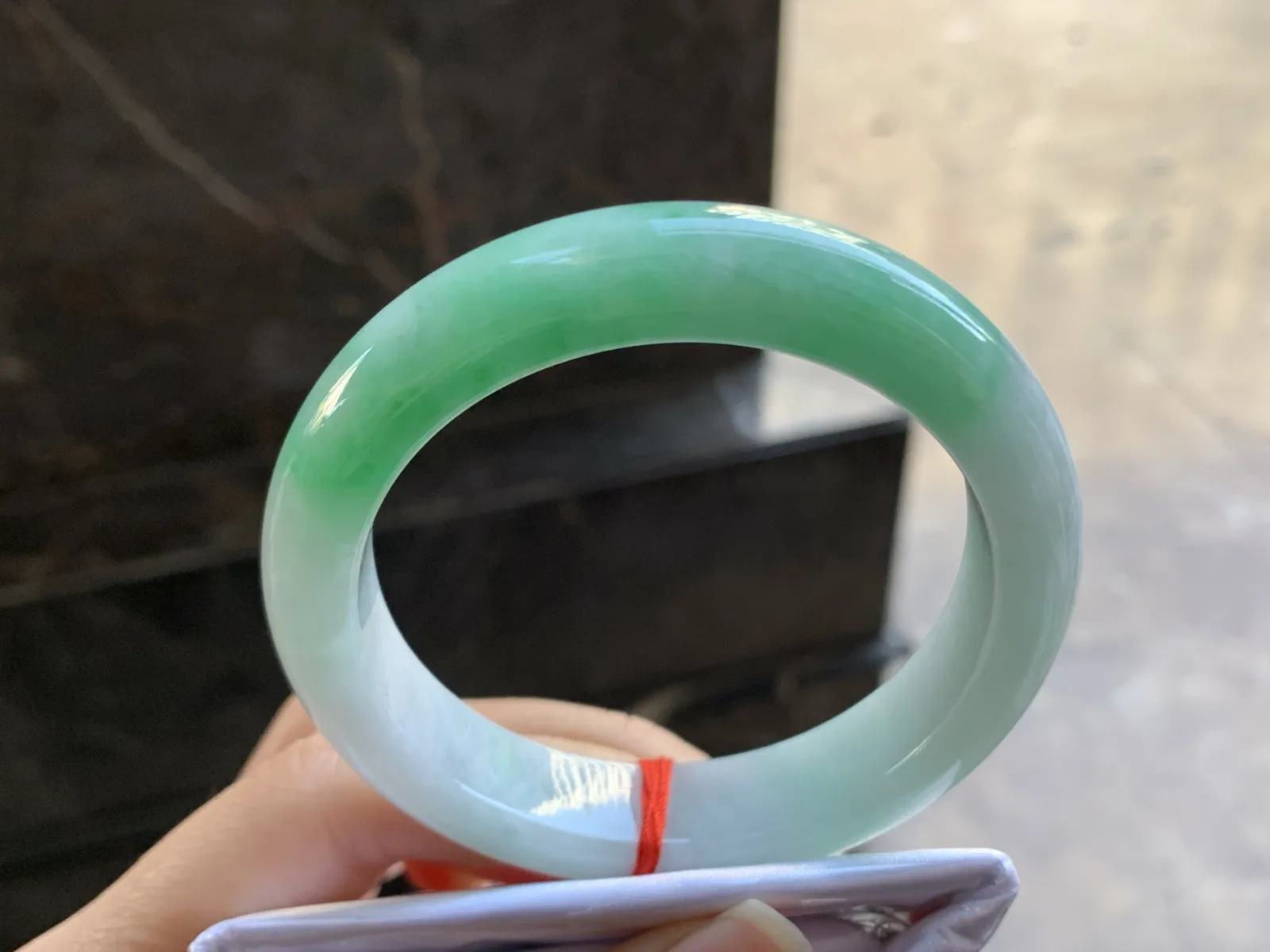 54.5-12.8-8.8

阳绿色手镯^_^颜色好看