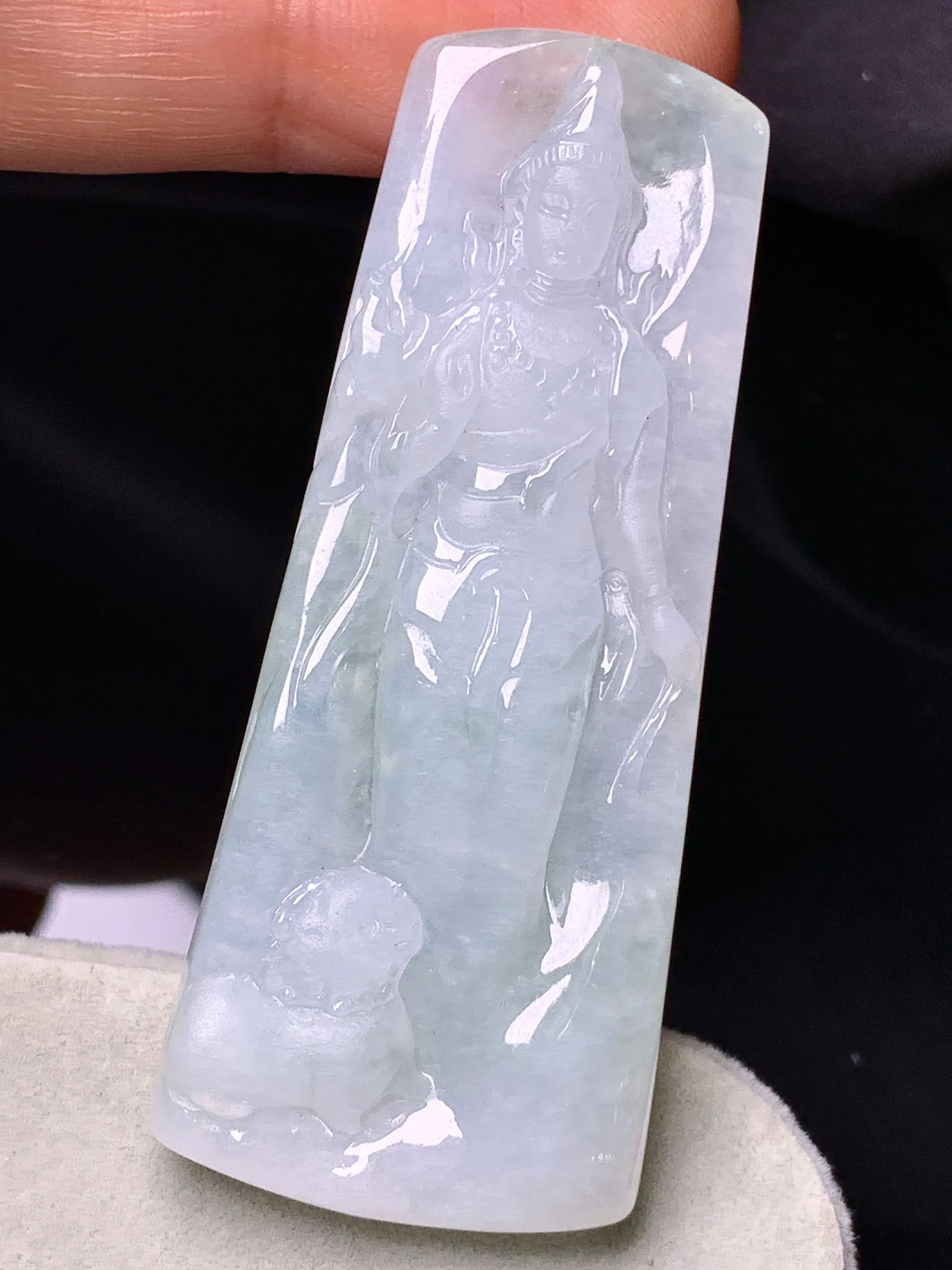 冰种观音菩萨吊坠 玉质细腻 色泽艳丽清新 整体尺寸57*23.5*6.6