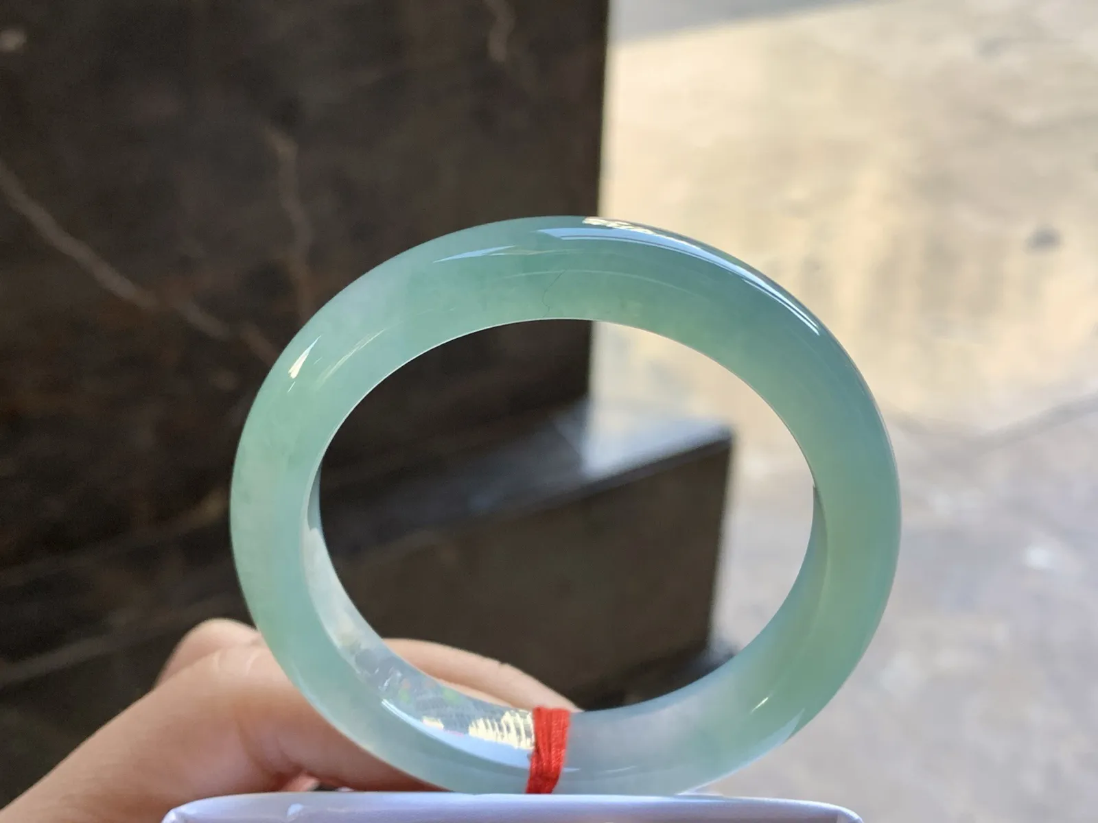 53-11.7-8.2

冰蓝手镯^_^种水清透