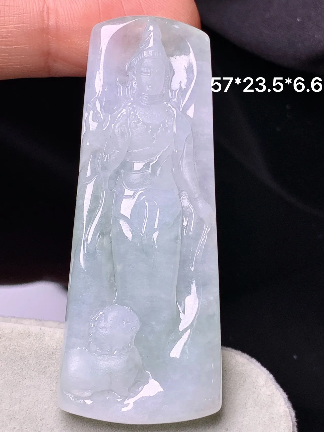 冰种观音菩萨吊坠 玉质细腻 色泽艳丽清新 整体尺寸57*23.5*6.6