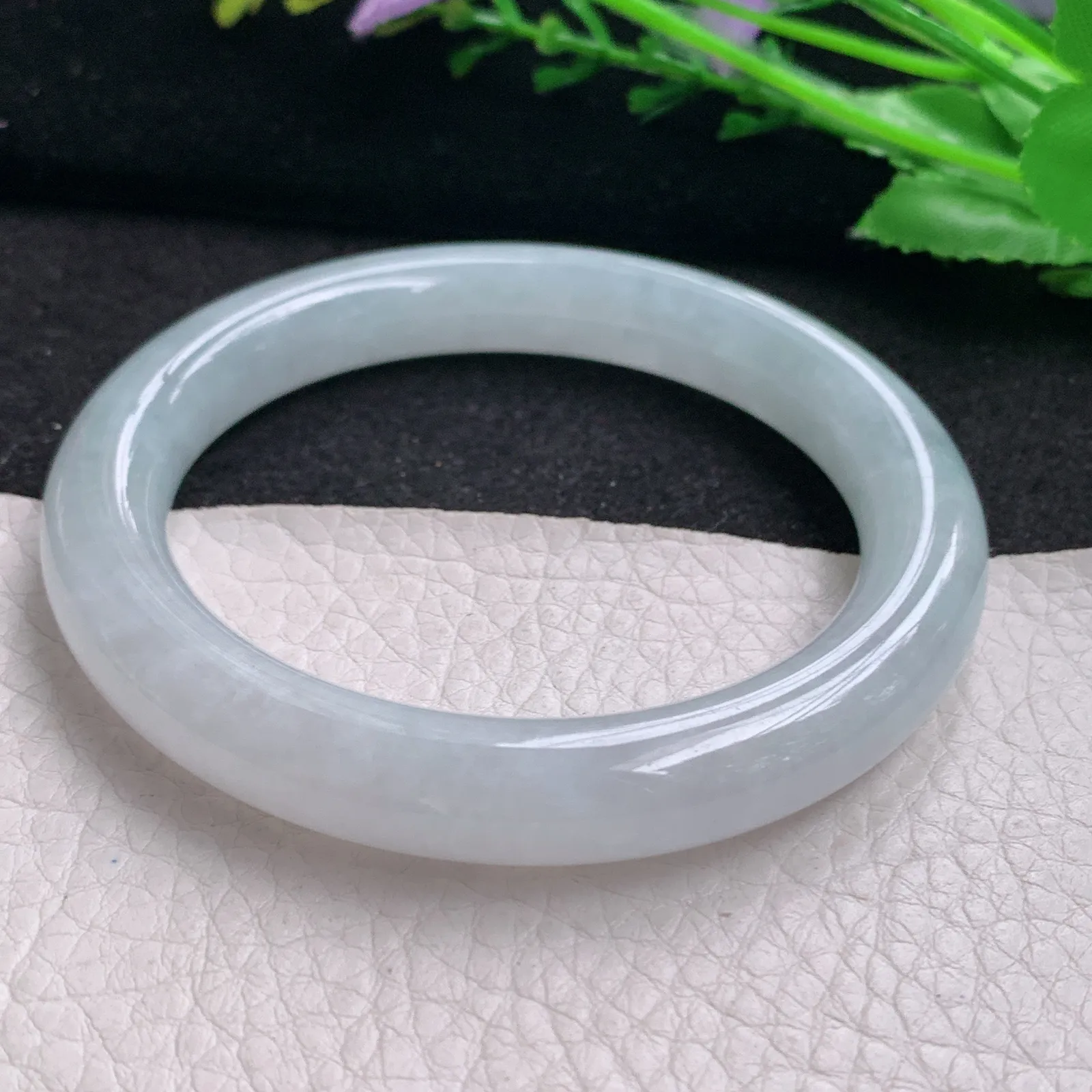 js实拍56*10美人镯 缅甸翡翠精美白月光纯美圆条玉手镯 玉手环