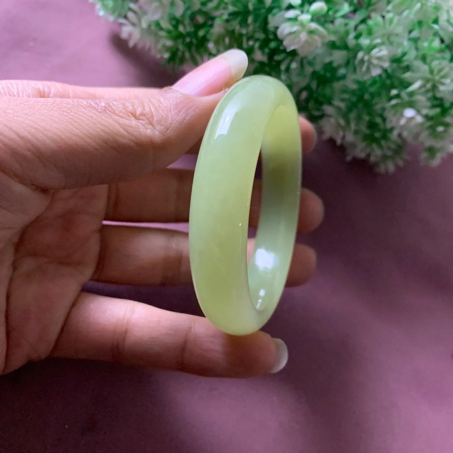 51.8圈口和田玉黄口料鸡油黄手镯【挽间柔情】，和田玉51.8圈口冰底鸡油黄手镯，镯型古朴典雅。在诗