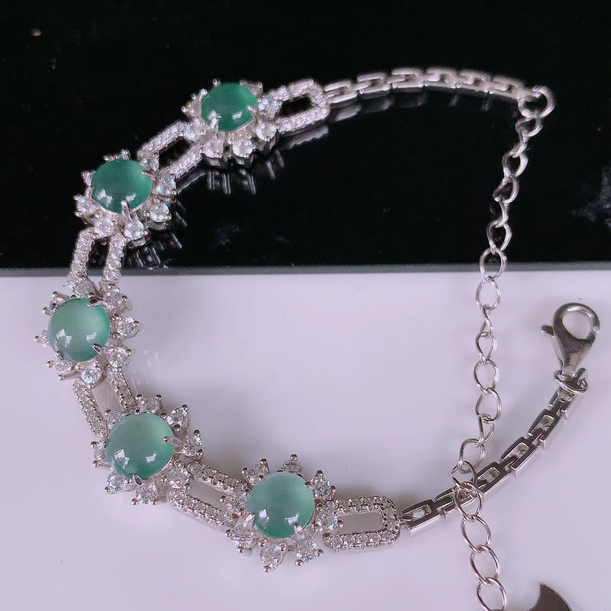 冰透满绿翡翠925银镶嵌手链，自然光实拍，翠色灵动，颜色漂亮，种老水足，品相佳，佩戴佳品！#97.19取一整体10.5*11*6.5裸石6*6