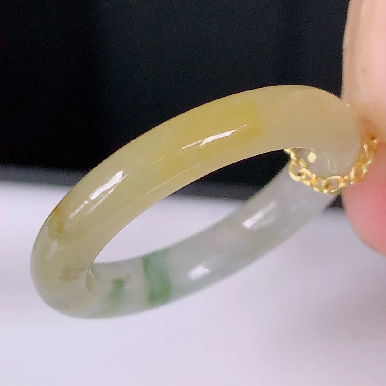 自然光实拍，冰种黄加绿翡翠指环，16mm内径翡翠指环，玉戒指，玉质莹润，好精美好冰润的指环，11圈口，上手纤巧！#1.19尺寸16*3.5*3.5