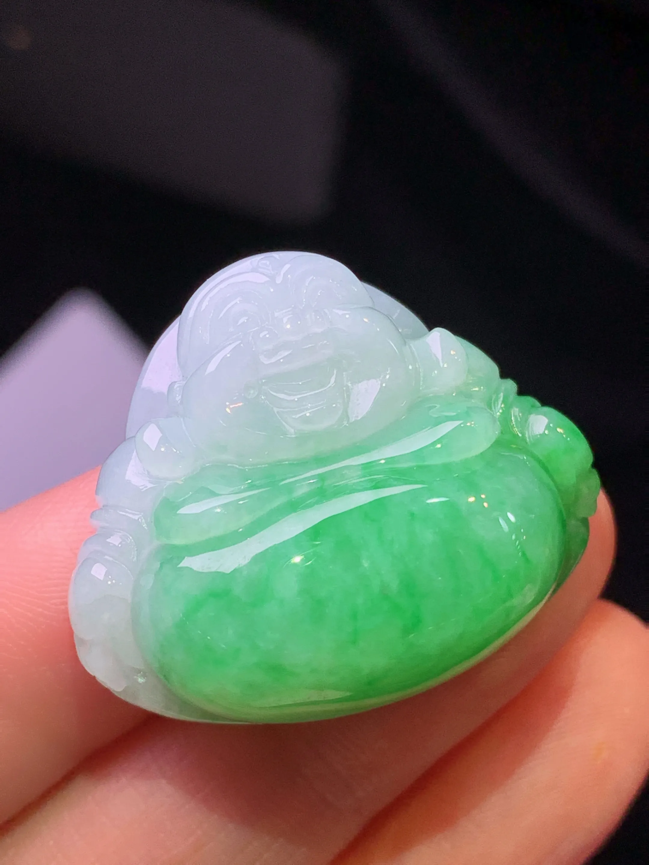 翠绿佛公吊坠 玉质细腻 色泽清新艳丽 整体尺寸26*31.5*12.3