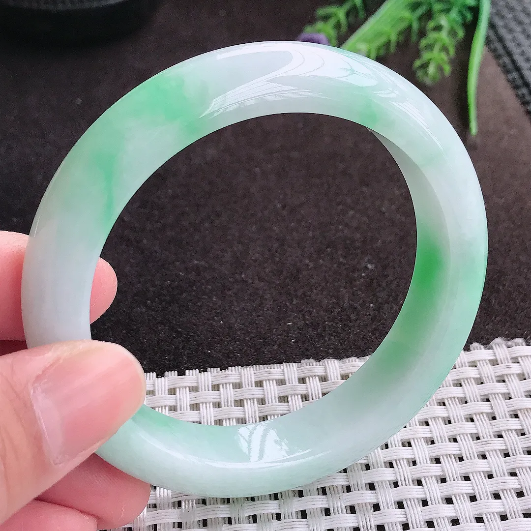 实拍A货翡翠57.5/13.3/9老坑种冰润水灵飘绿手镯宽边翡翠玉镯女款