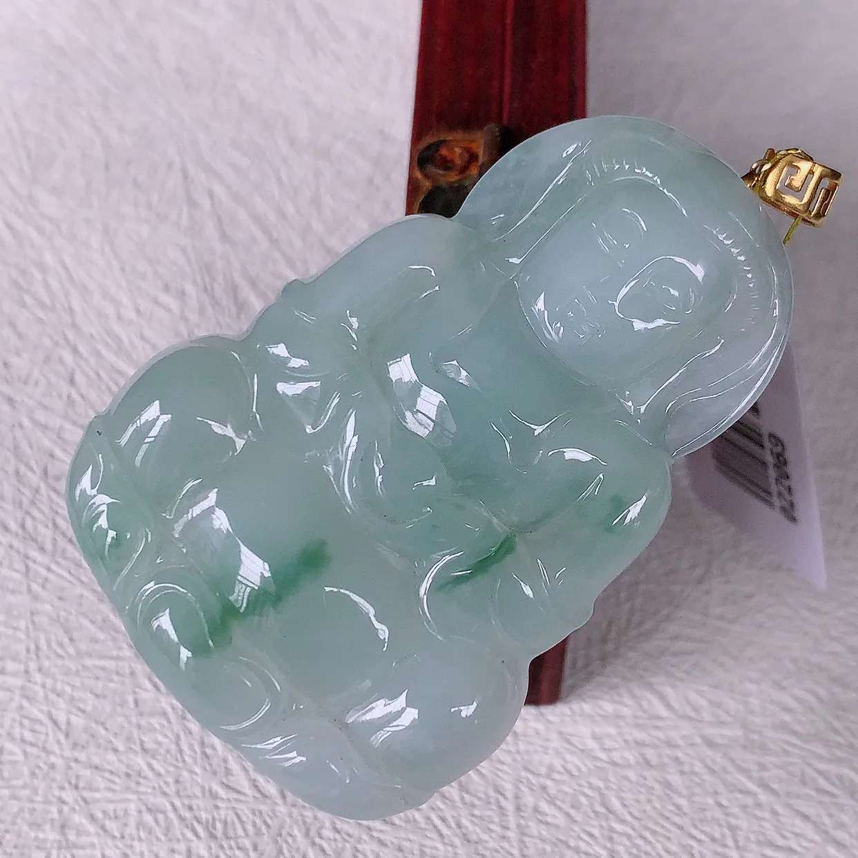 18K金镶嵌冰飘花翡翠观音菩萨吊坠，赐福翡翠观音，观音面相端庄，品相佳，佩戴气质！#35.19整体59.5裸石52.5*35.8*5.5