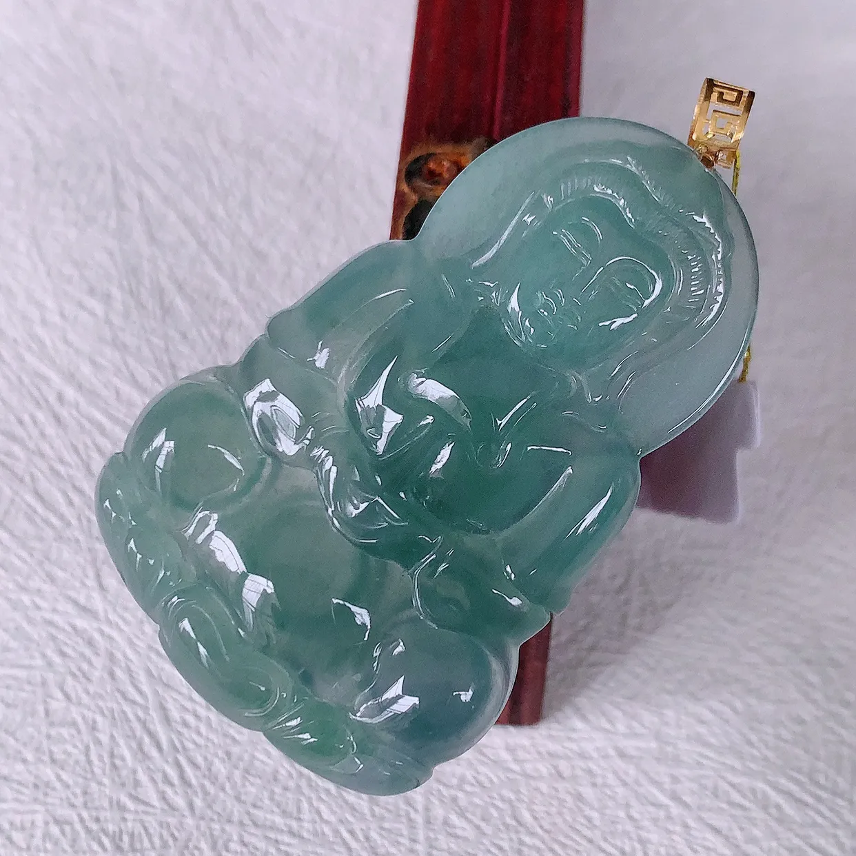 18K金镶嵌冰种满色翡翠观音菩萨吊坠，赐福翡翠观音，观音面相端庄，品相佳，佩戴气质！#35.19