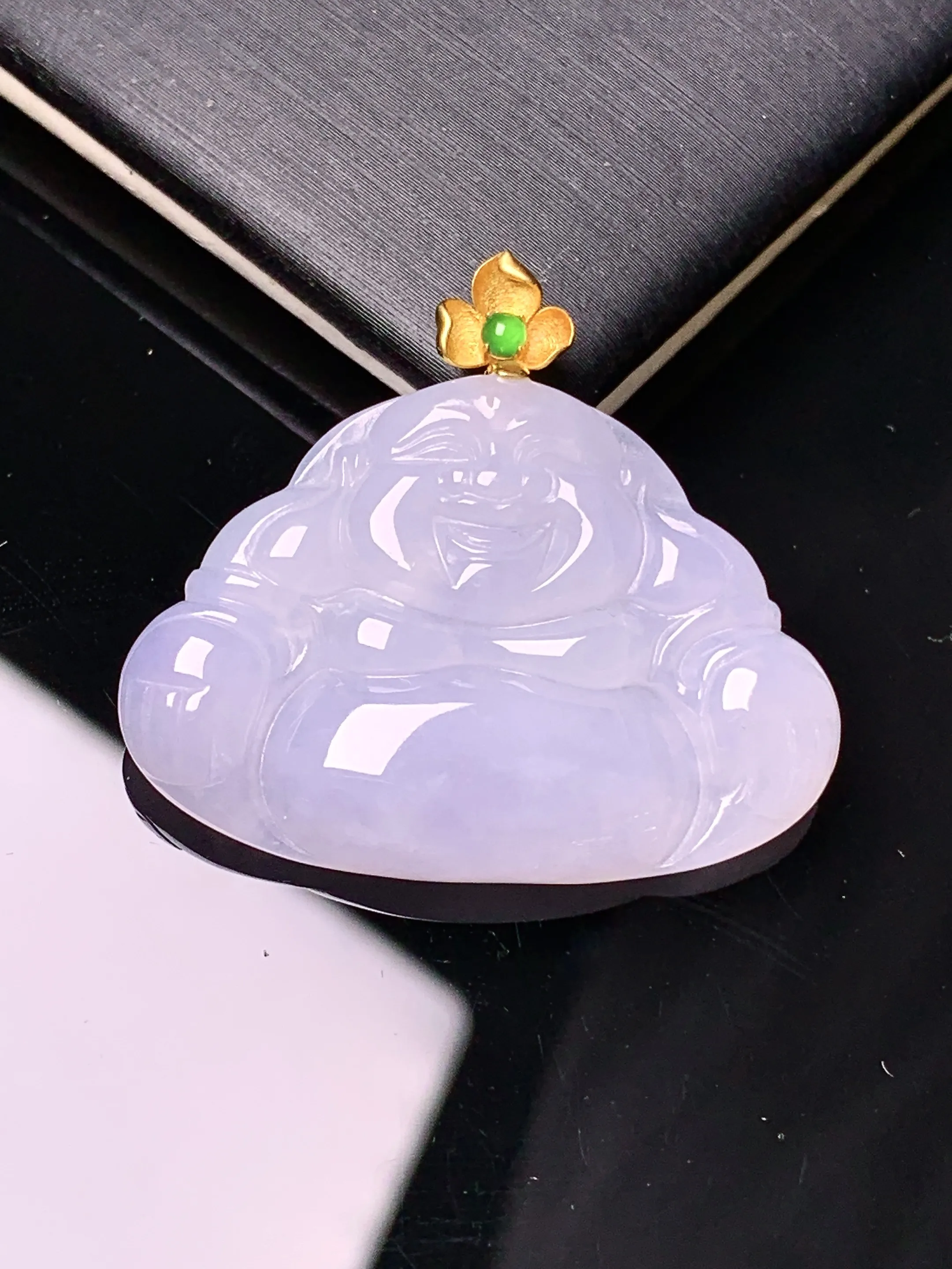 18k金镶嵌淡紫罗兰佛公吊坠 玉质细腻 色泽清新艳丽 整体尺寸28.8*32*4.3