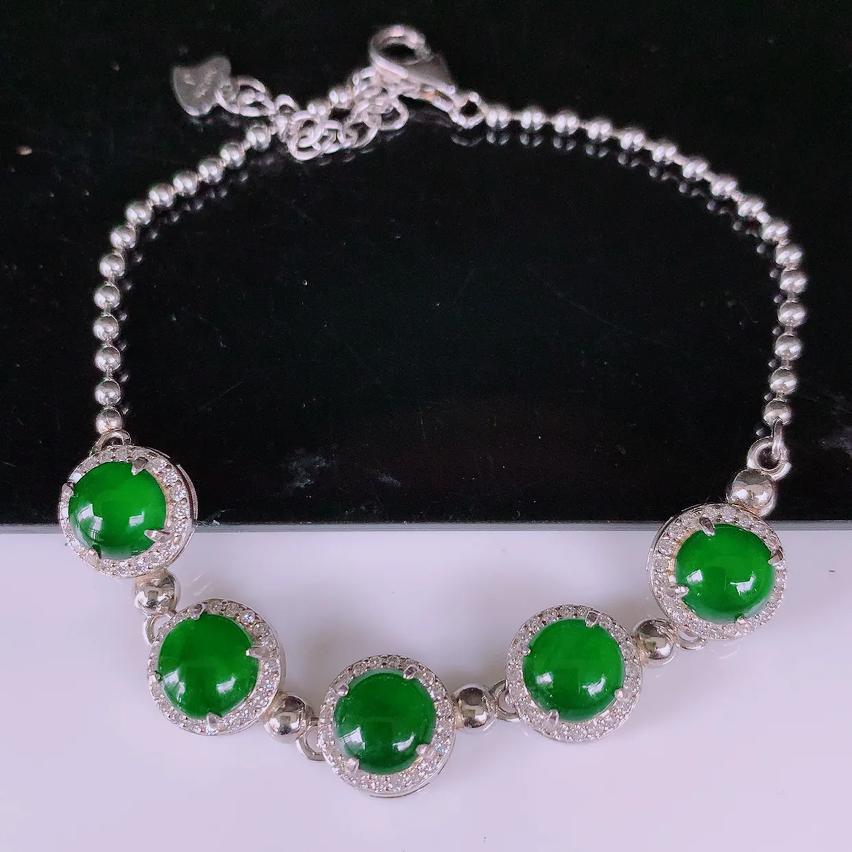 冰透满绿翡翠925银镶嵌手链，自然光实拍，翠色灵动，颜色漂亮，种老水足，品相佳，佩戴佳品！#97.19取一整体8.6*8.2*5.8裸石6*6.2