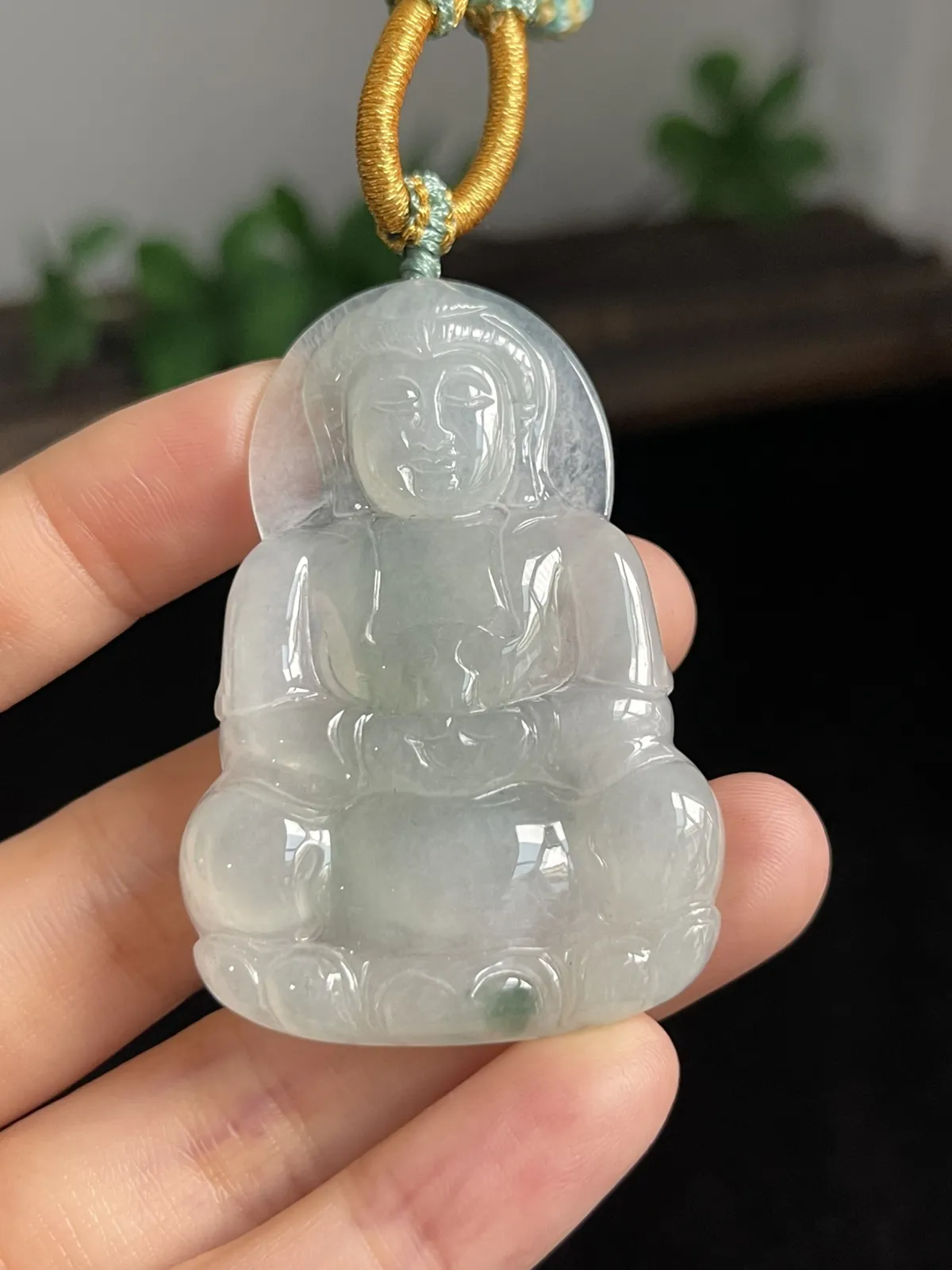 翡翠冰糯种淡绿色吊坠