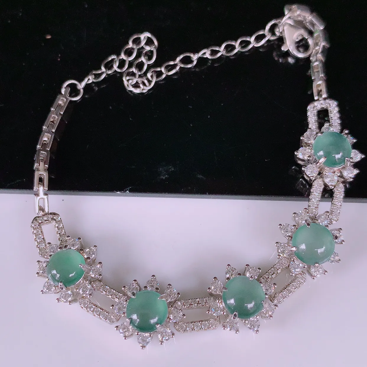 冰透满绿翡翠925银镶嵌手链，自然光实拍，翠色灵动，颜色漂亮，种老水足，品相佳，佩戴佳品！#97.1