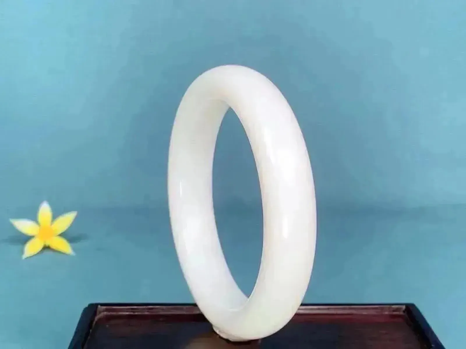 52.8和田玉白玉手镯，精品羊脂白，玉质细腻油润，手推出油，品质好，规格52.8/12.7