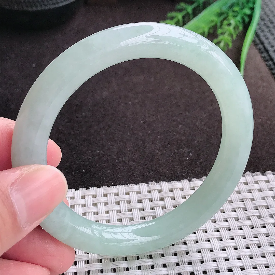 实拍A货翡翠57/9.5/9.8老坑秀气冰胶冰晴绿圆条手镯翡翠玉镯女款