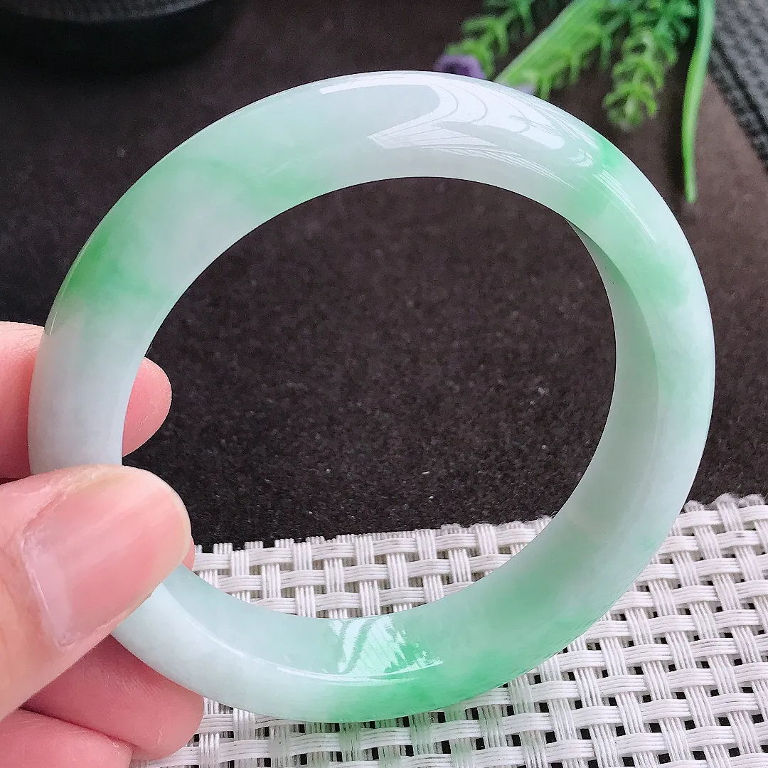 实拍A货翡翠57.5/13.3/9老坑种冰润水灵飘绿手镯宽边翡翠玉镯女款