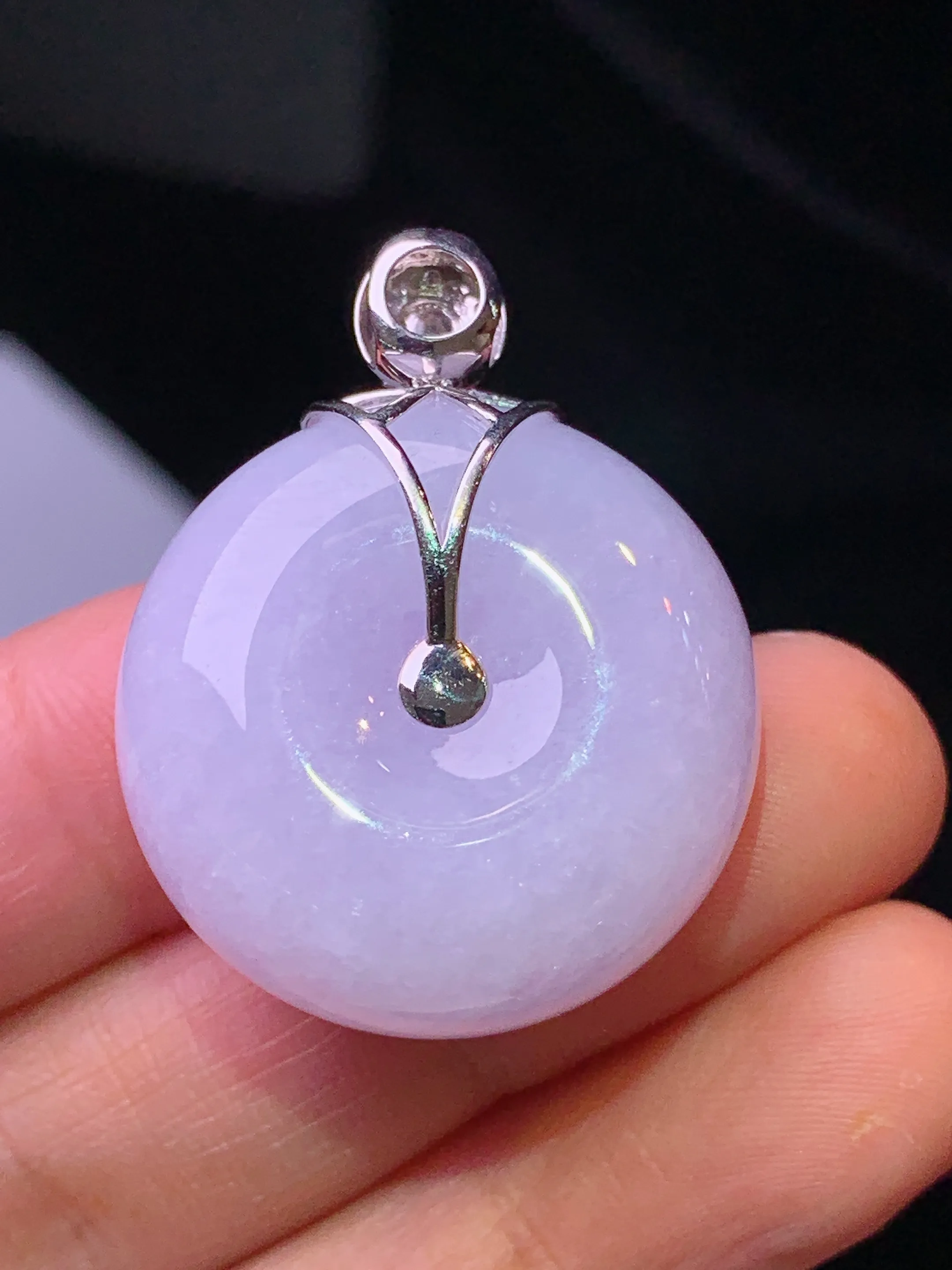 紫罗兰平安扣吊坠 玉质细腻 色泽清新艳丽 整体尺寸34.2*26.2*12.8