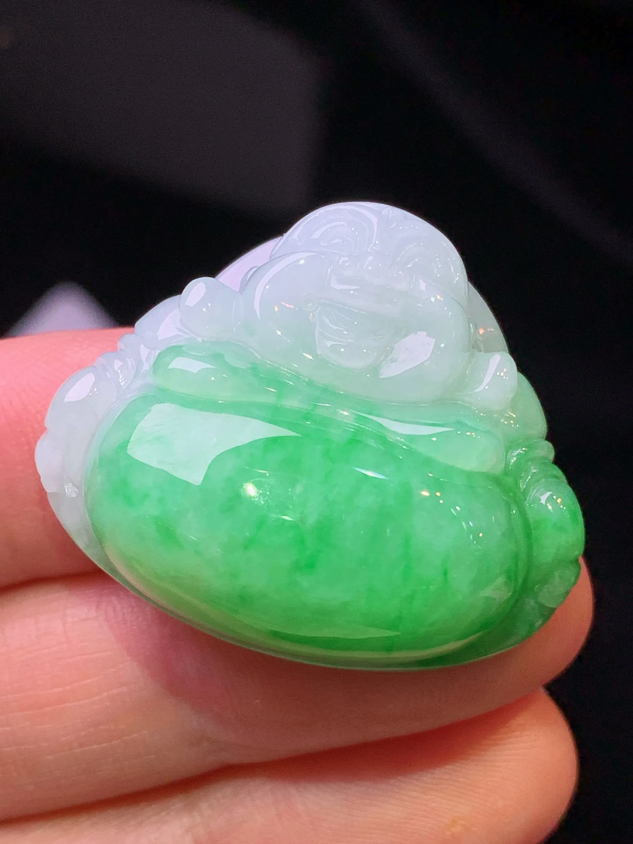 翠绿佛公吊坠 玉质细腻 色泽清新艳丽 整体尺寸26*31.5*12.3