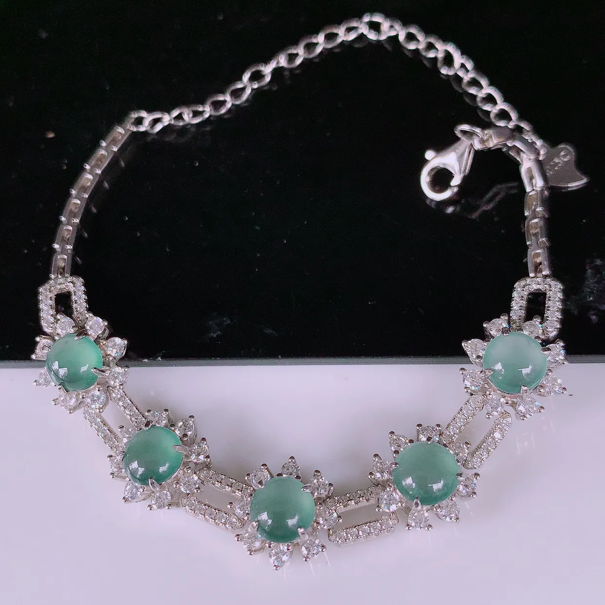 冰透满绿翡翠925银镶嵌手链，自然光实拍，翠色灵动，颜色漂亮，种老水足，品相佳，佩戴佳品！#97.19取一整体10.5*11*6.5裸石6*6