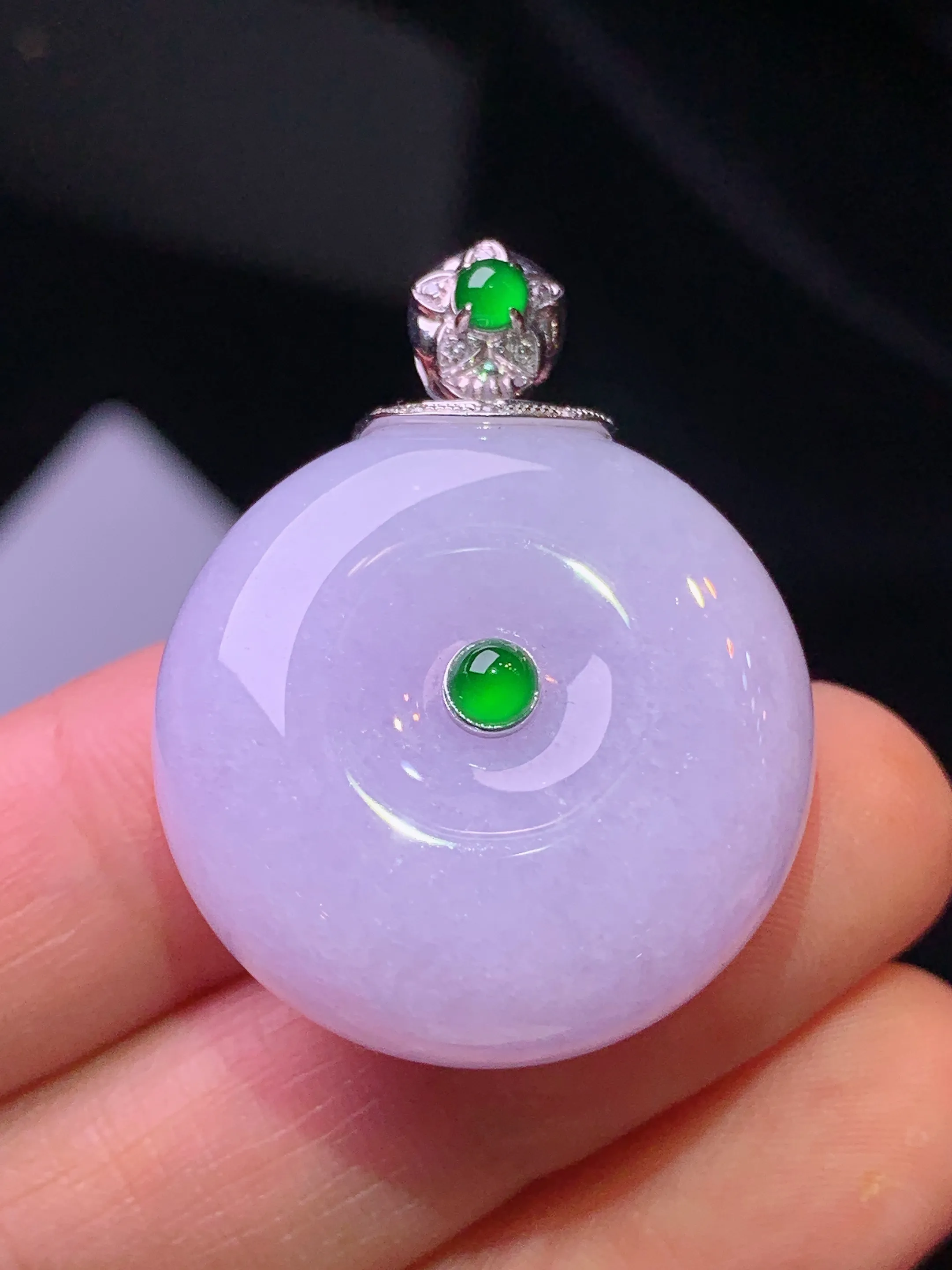 紫罗兰平安扣吊坠 玉质细腻 色泽清新艳丽 整体尺寸34.2*26.2*12.8