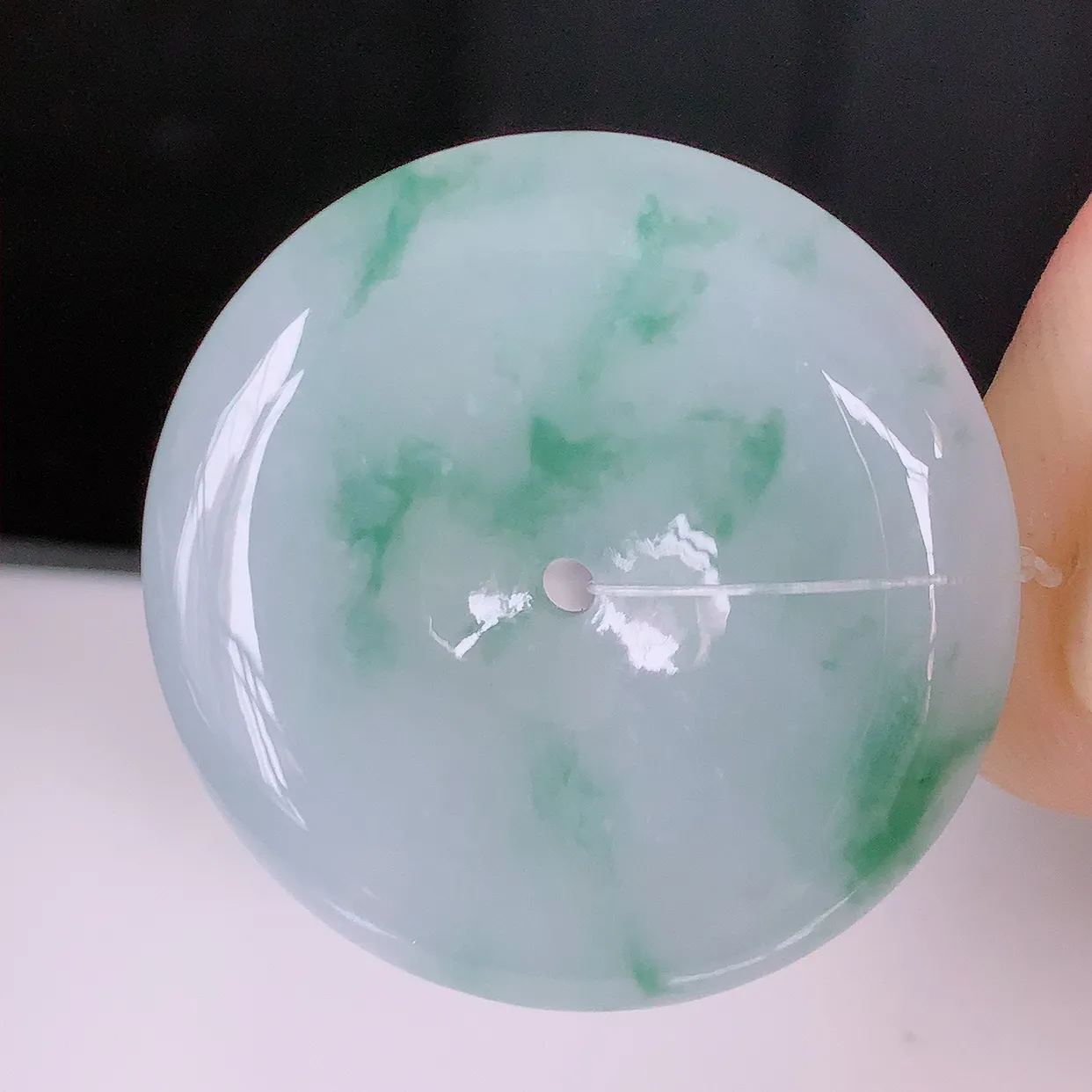 自然光实拍，冰飘花翡翠平安扣吊坠，冰透，灵动飘逸，寓意平平安安，平安扣佩戴端庄漂亮！#49.19