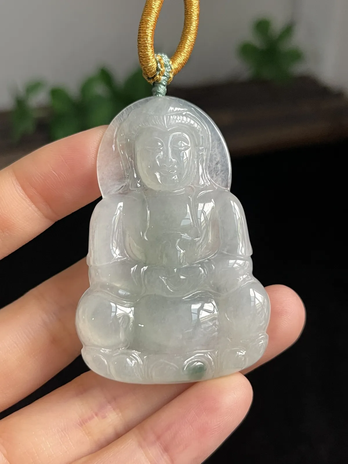 翡翠冰糯种淡绿色吊坠