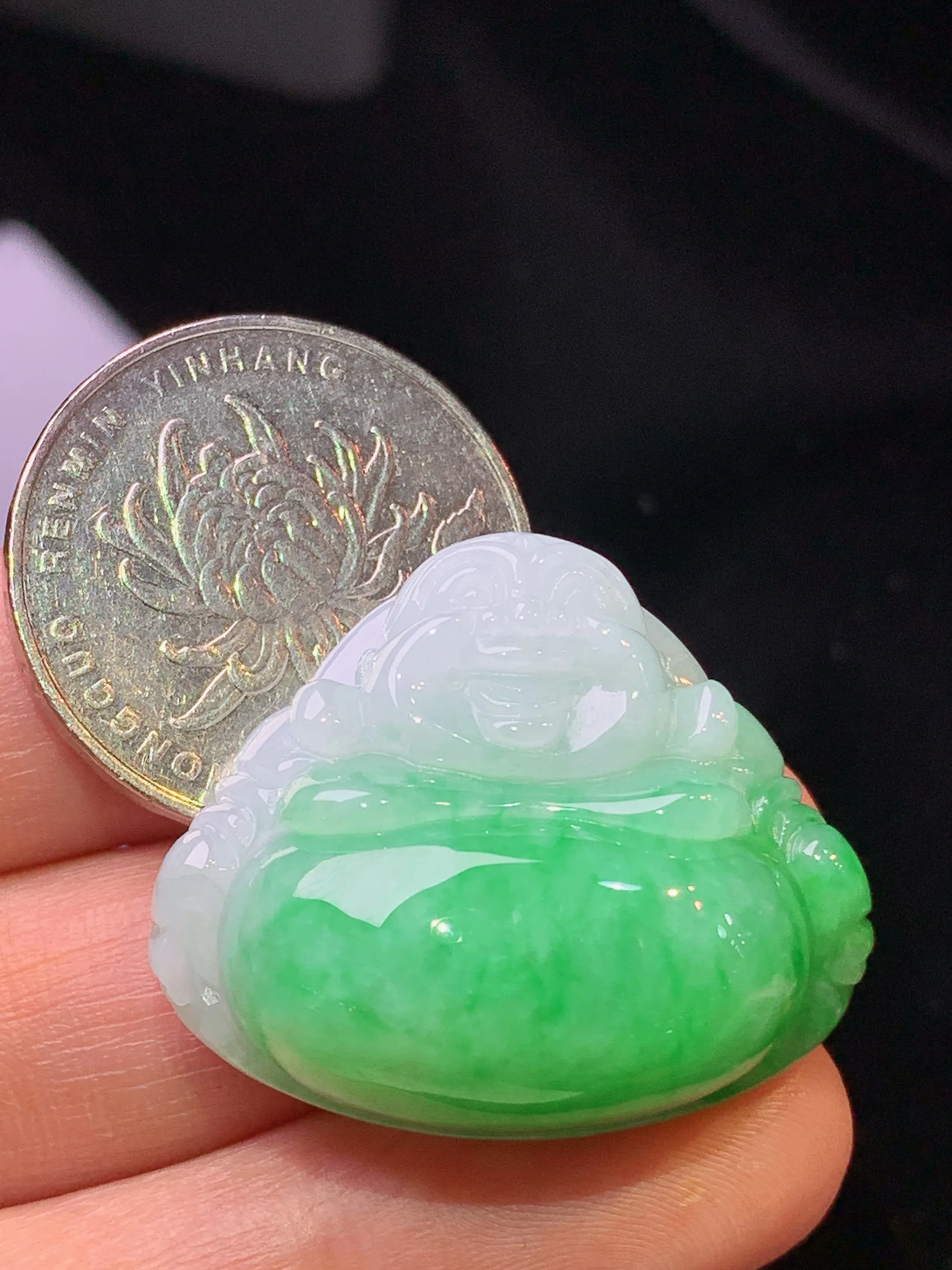 翠绿佛公吊坠 玉质细腻 色泽清新艳丽 整体尺寸26*31.5*12.3