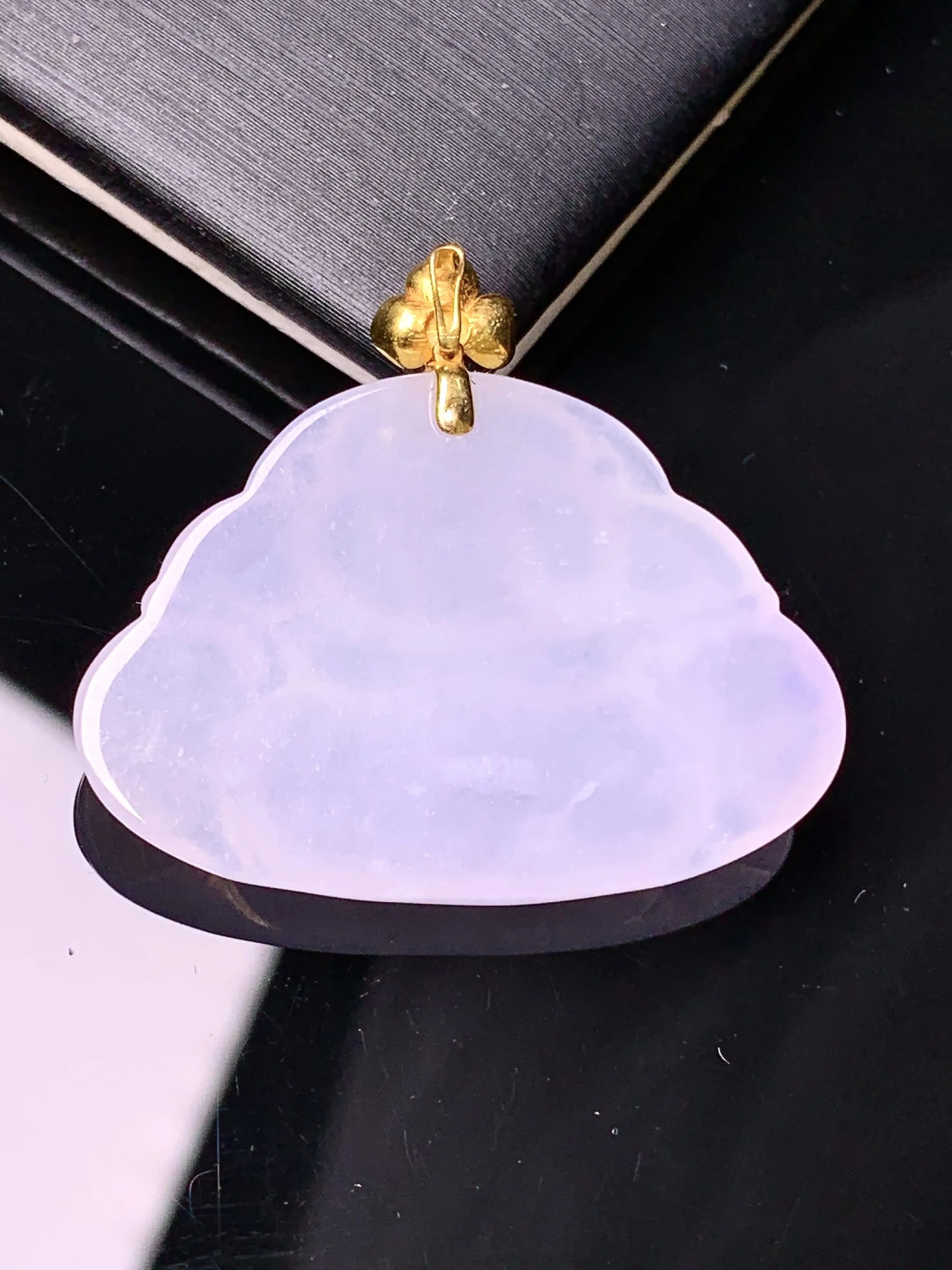 18k金镶嵌淡紫罗兰佛公吊坠 玉质细腻 色泽清新艳丽 整体尺寸28.8*32*4.3