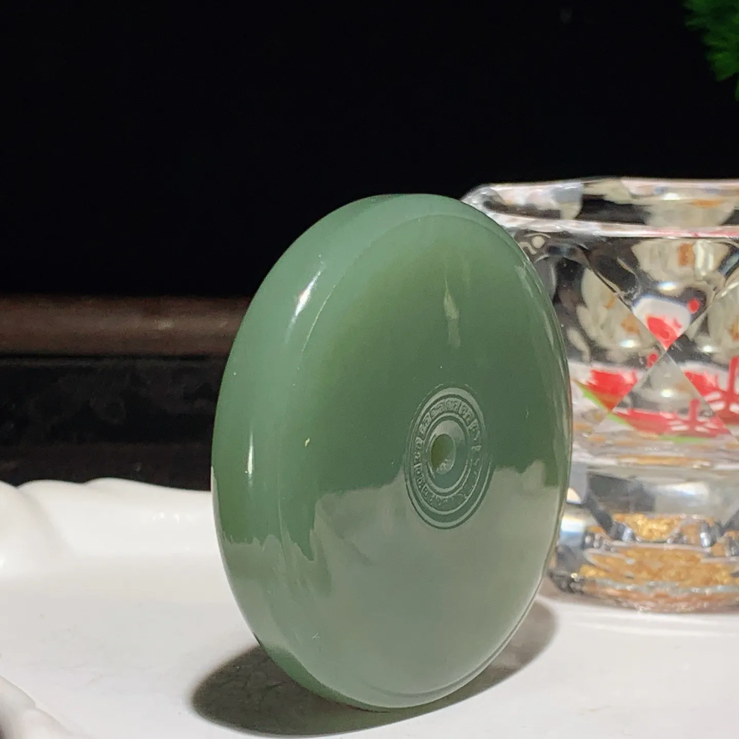 和田玉晴水色平安扣挂件。尺寸53/10mm重63.8克。玉质细腻油润。手推出油。品相大气 lt260