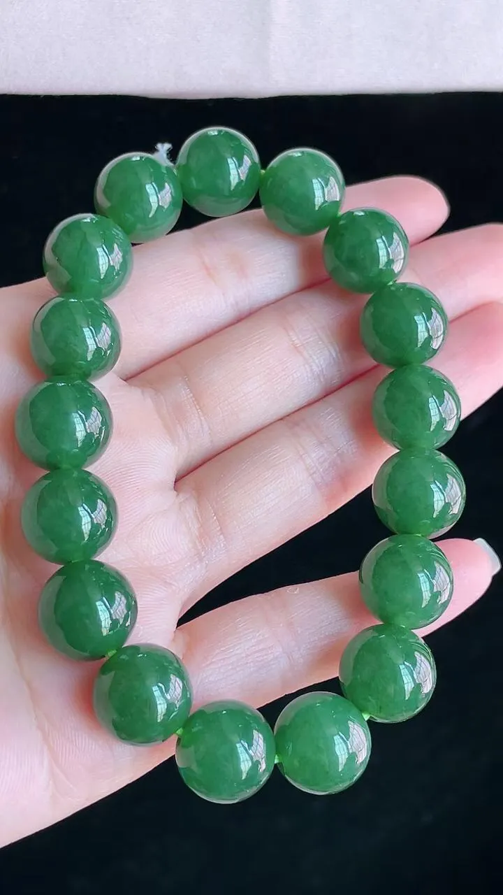 【翡翠名称】老坑种冰满绿翡翠手链手串
【翡翠尺寸】直径厚度12.6mm/颗
【翡翠描述】宝贝种老水足