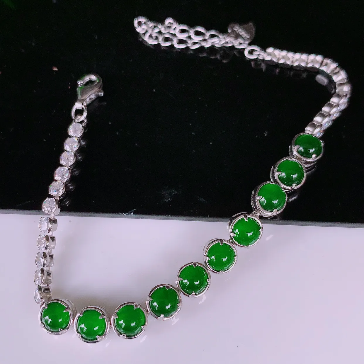 冰透满绿翡翠925银镶嵌手链，自然光实拍，翠色灵动，颜色漂亮，种老水足，品相佳，佩戴佳品！#97.19取一整体5.5*5.5*4.5裸石4.5*4.5
