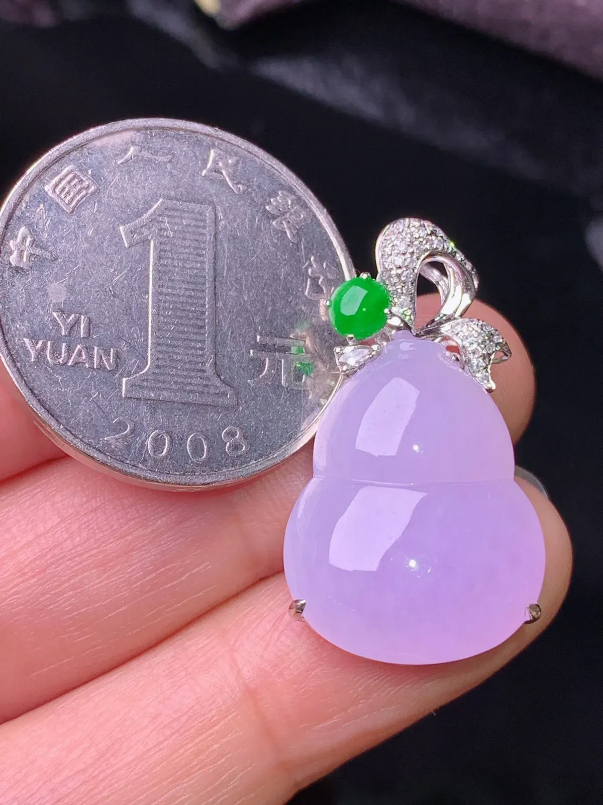 18k金钻镶嵌紫罗兰葫芦吊坠 玉质细腻 水润亮眼 色泽艳丽 整体尺寸28.5*16.2*8