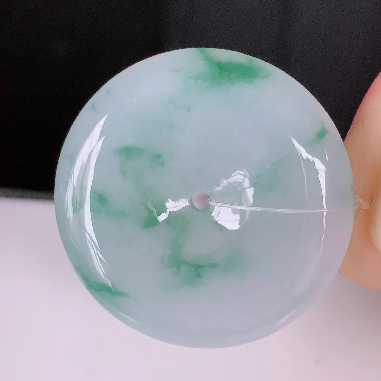 自然光实拍，冰飘花翡翠平安扣吊坠，冰透，灵动飘逸，寓意平平安安，平安扣佩戴端庄漂亮！#49.19