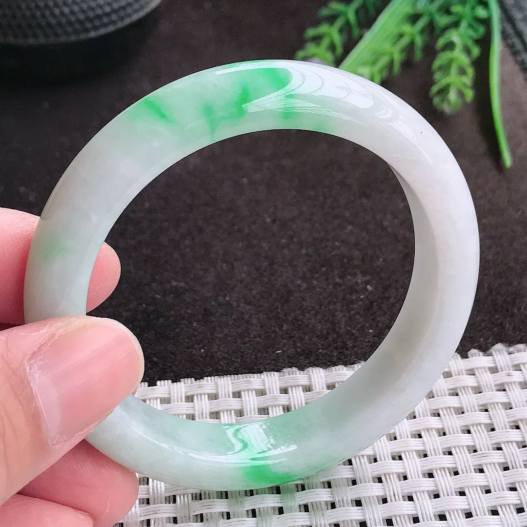 实拍A货翡翠52.5/11.8/8.2老坑精美温润飘阳绿手镯宽边翡翠玉镯女款
