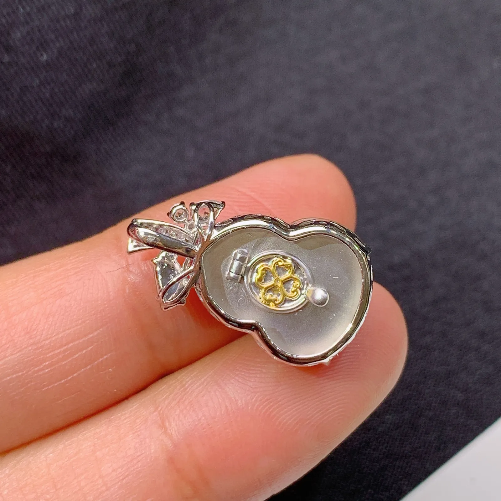 黄翡葫芦吊坠，18k金镶嵌，色泽鲜艳，水色超佳 Ych 尺寸21.1*12.5*8