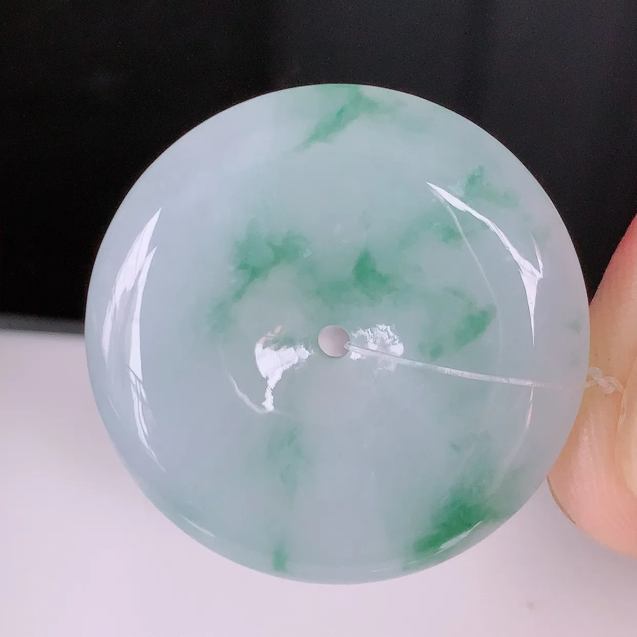 自然光实拍，冰飘花翡翠平安扣吊坠，冰透，灵动飘逸，寓意平平安安，平安扣佩戴端庄漂亮！#49.19