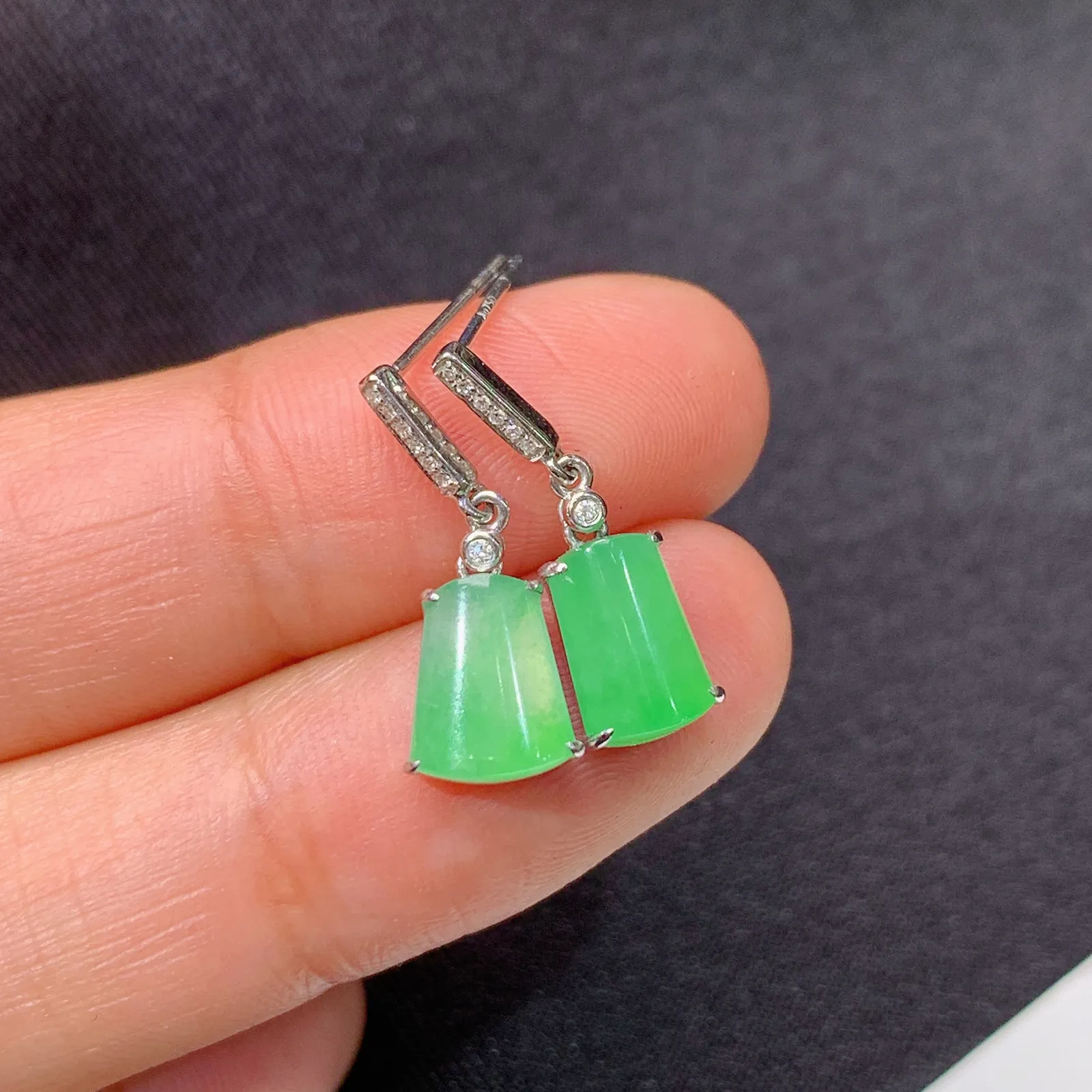 冰甜绿无事牌耳坠，18k金镶嵌，简约时尚，冰润色阳，种水足，Ysl 尺寸8.1*6.8*2