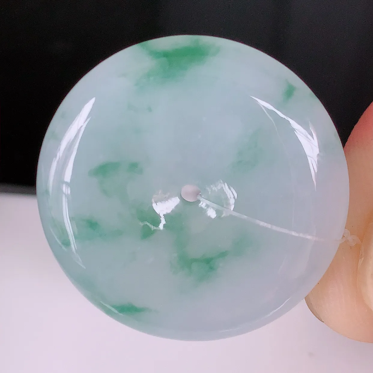 自然光实拍，冰飘花翡翠平安扣吊坠，冰透，灵动飘逸，寓意平平安安，平安扣佩戴端庄漂亮！#49.19