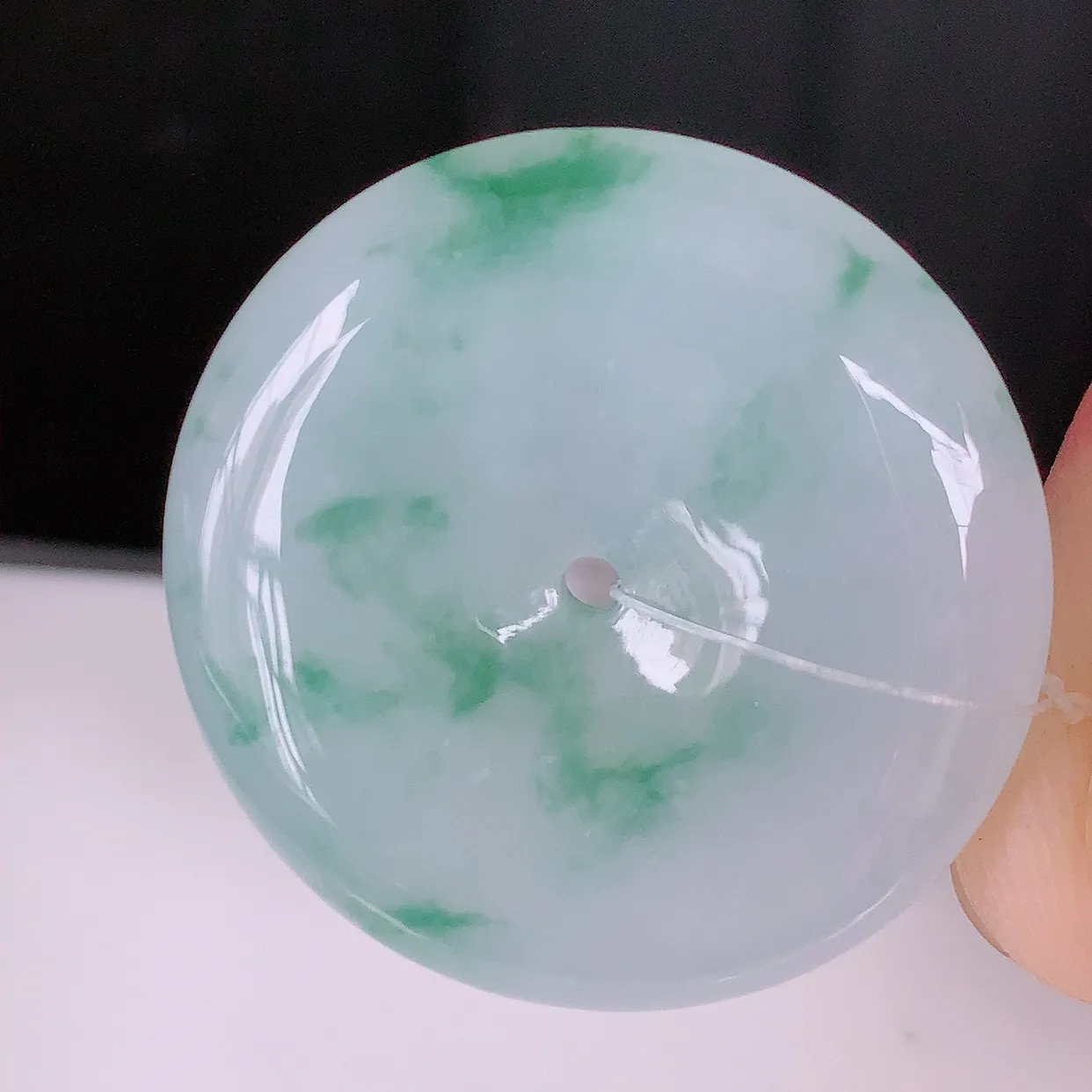 自然光实拍，冰飘花翡翠平安扣吊坠，冰透，灵动飘逸，寓意平平安安，平安扣佩戴端庄漂亮！#49.19