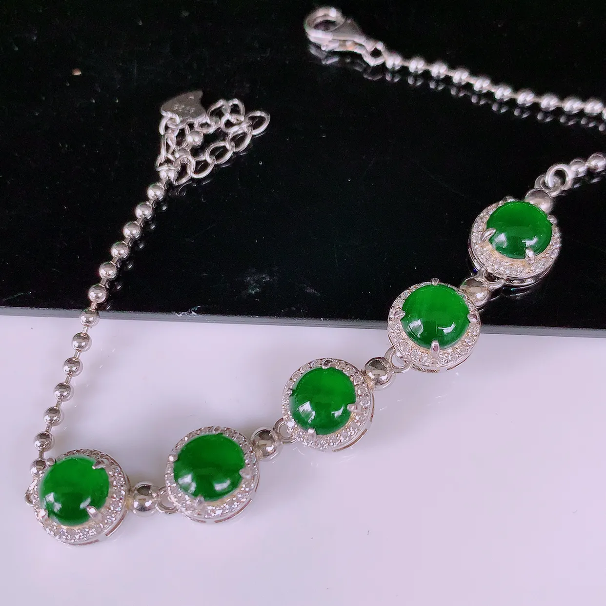 冰透满绿翡翠925银镶嵌手链，自然光实拍，翠色灵动，颜色漂亮，种老水足，品相佳，佩戴佳品！#97.19取一整体8.6*8.2*5.8裸石6*6.2