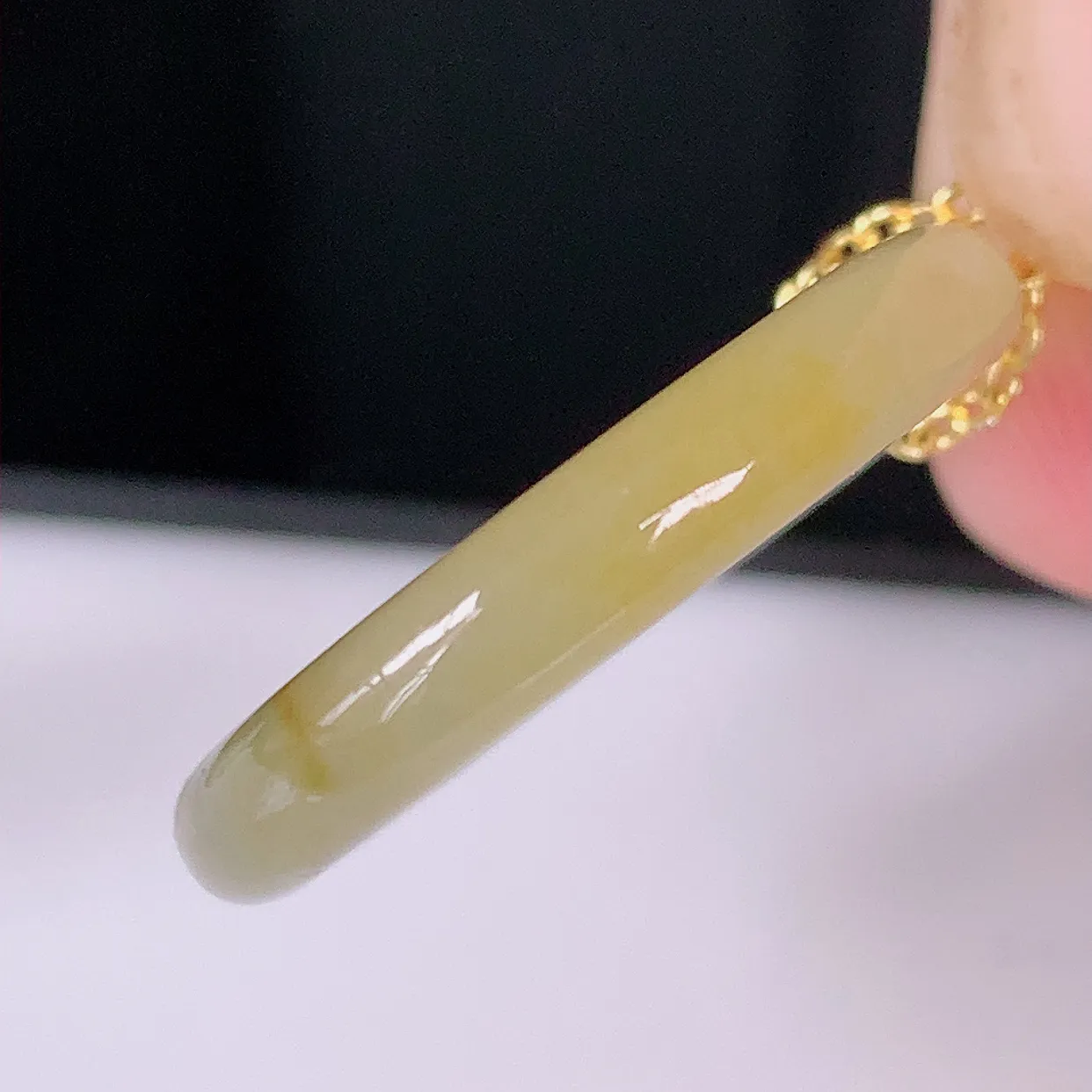 自然光实拍，冰种黄加绿翡翠指环，16mm内径翡翠指环，玉戒指，玉质莹润，好精美好冰润的指环，11圈口，上手纤巧！#1.19尺寸16*3.5*3.5