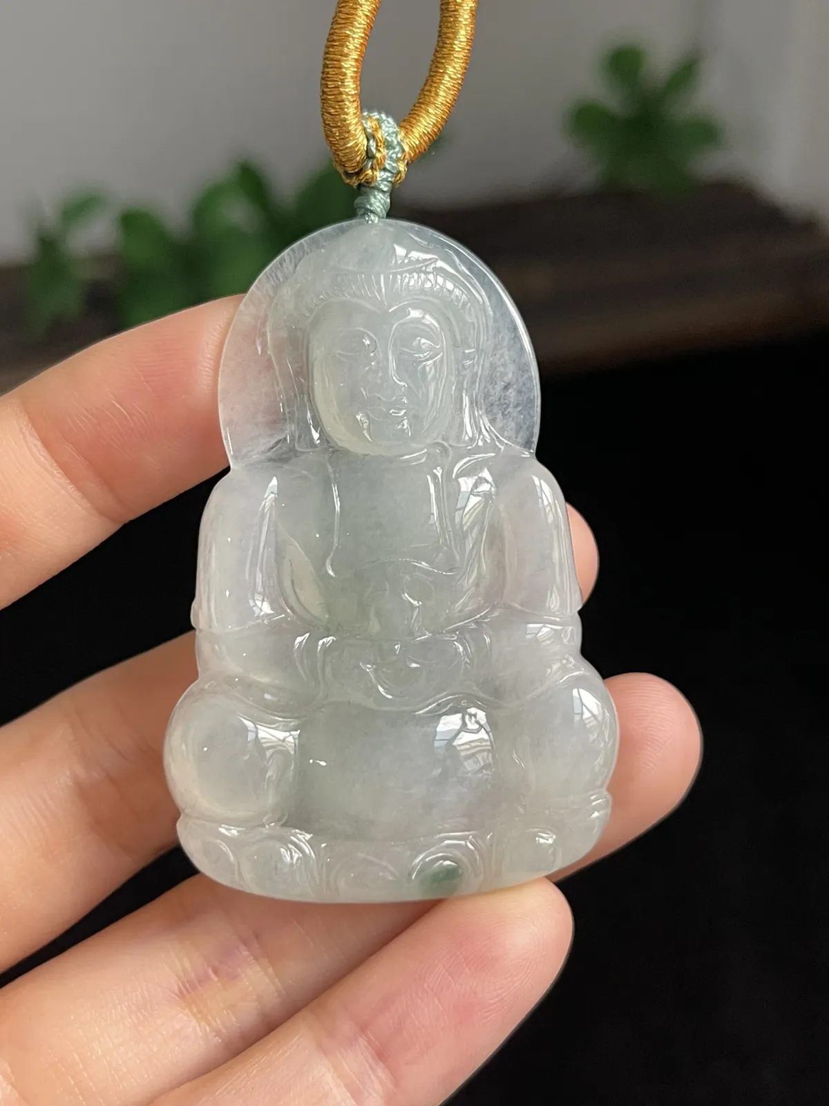 翡翠冰糯种淡绿色吊坠