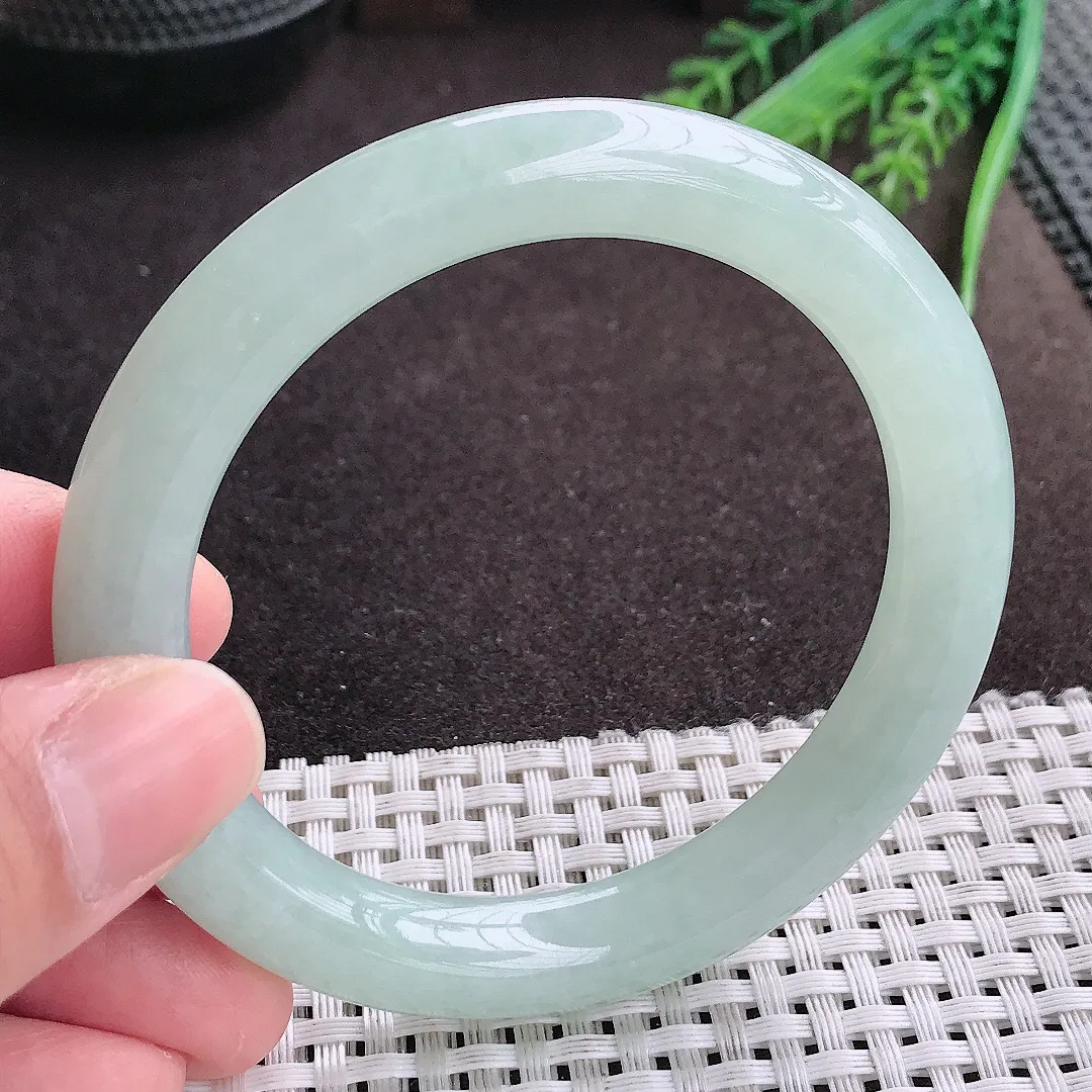 实拍A货翡翠57/9.5/9.8老坑秀气冰胶冰晴绿圆条手镯翡翠玉镯女款