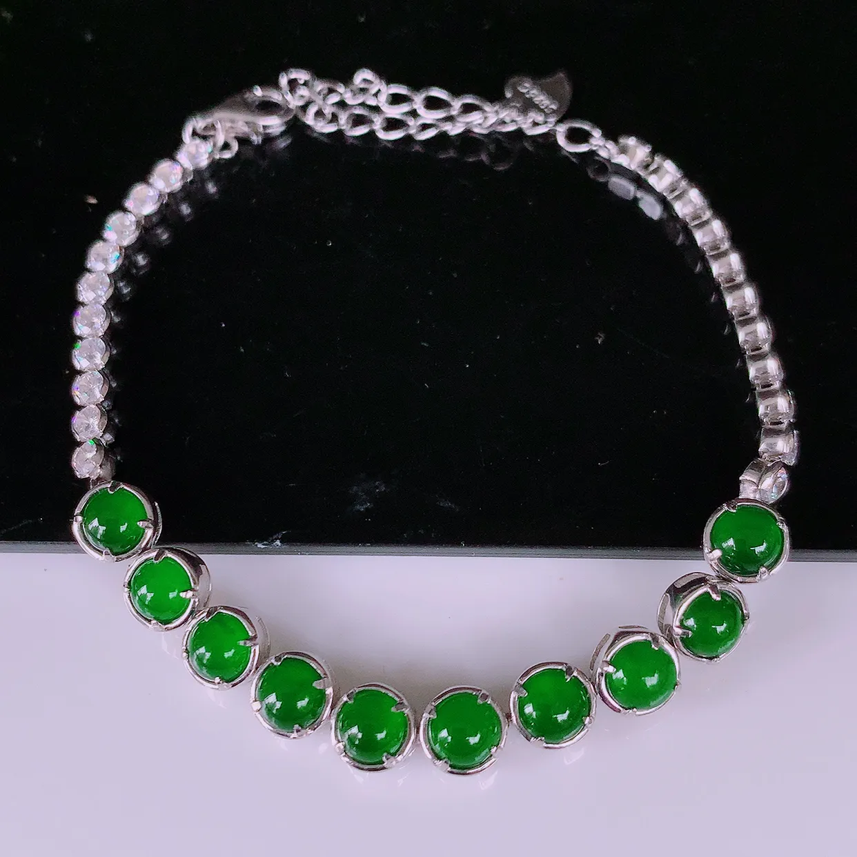 冰透满绿翡翠925银镶嵌手链，自然光实拍，翠色灵动，颜色漂亮，种老水足，品相佳，佩戴佳品！#97.1