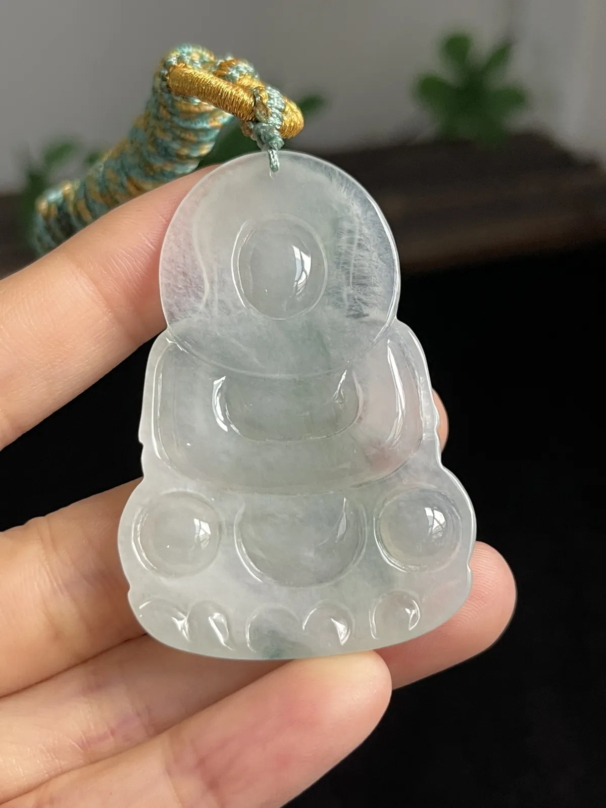 翡翠冰糯种淡绿色吊坠