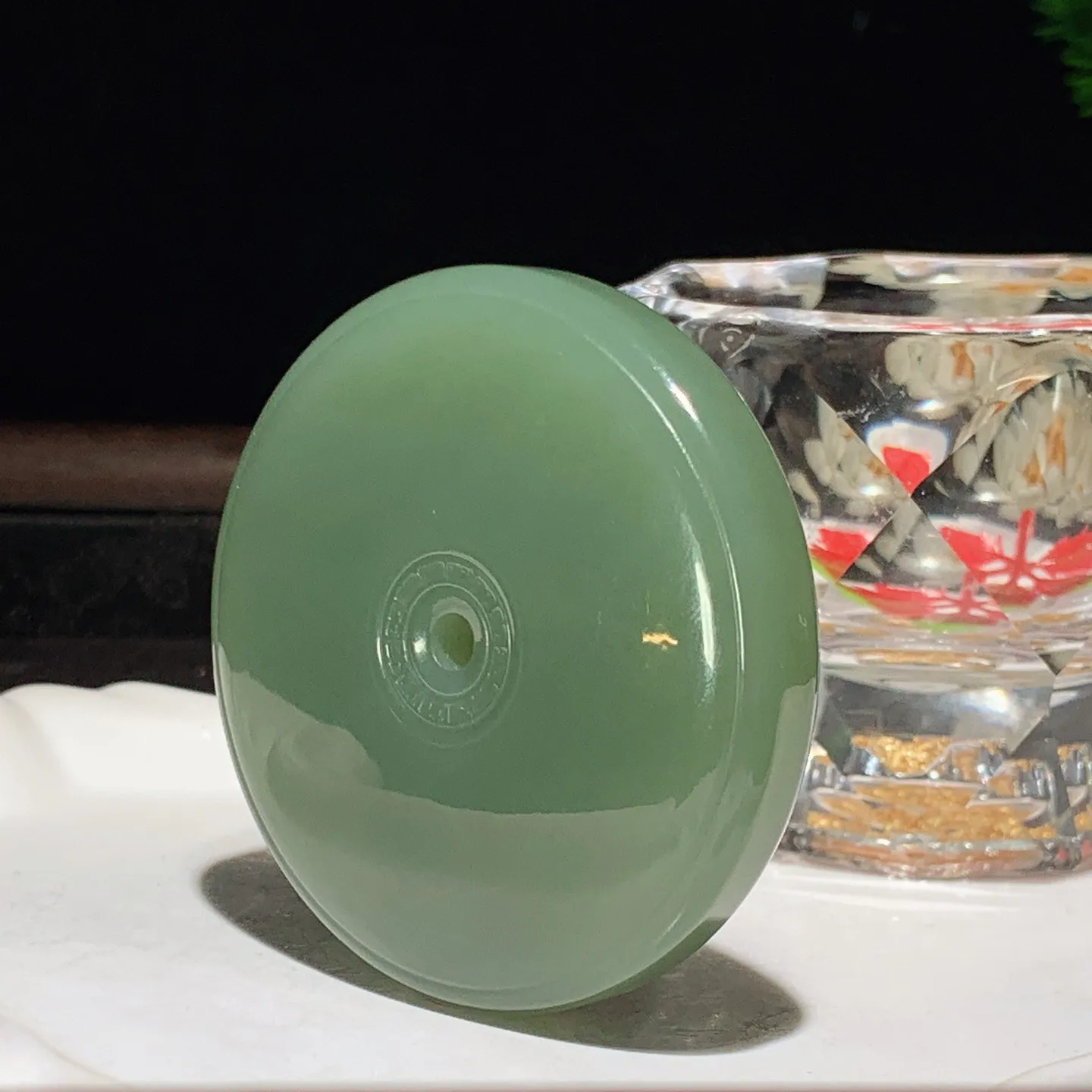 和田玉晴水色平安扣挂件。尺寸53/10mm重63.8克。玉质细腻油润。手推出油。品相大气 lt260119