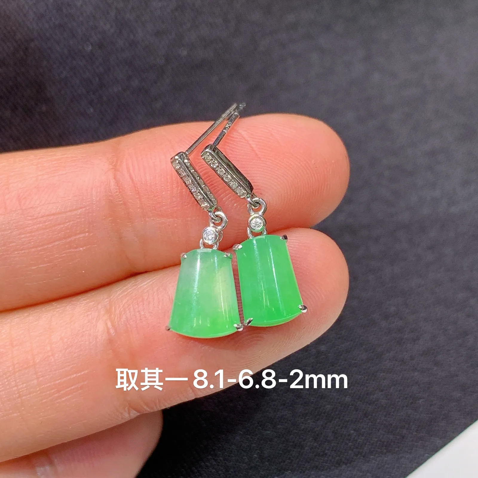 冰甜绿无事牌耳坠，18k金镶嵌，简约时尚，冰润色阳，种水足，Ysl 尺寸8.1*6.8*2