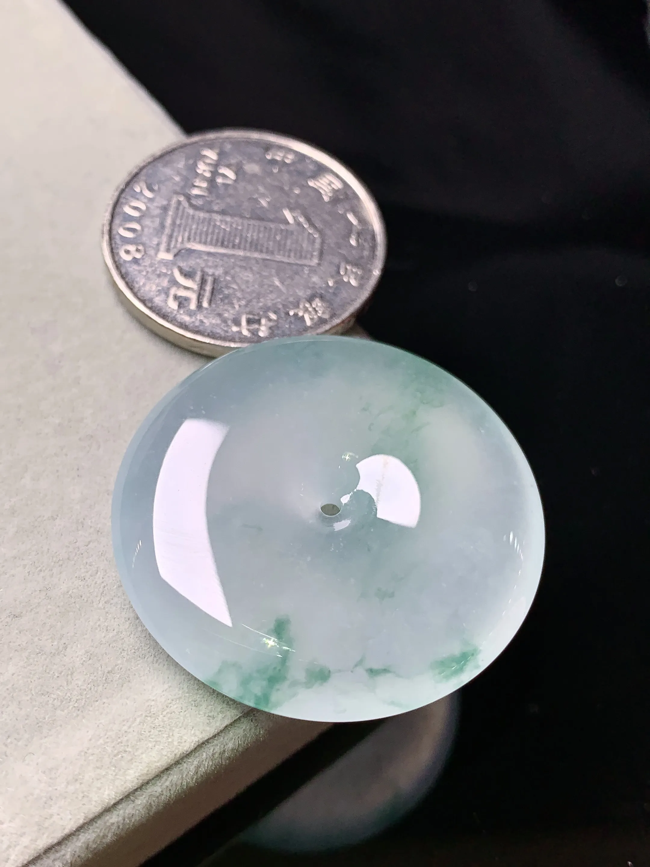 冰种飘绿平安扣吊坠 玉质细腻 色泽清新艳丽 整体尺寸32.6*6