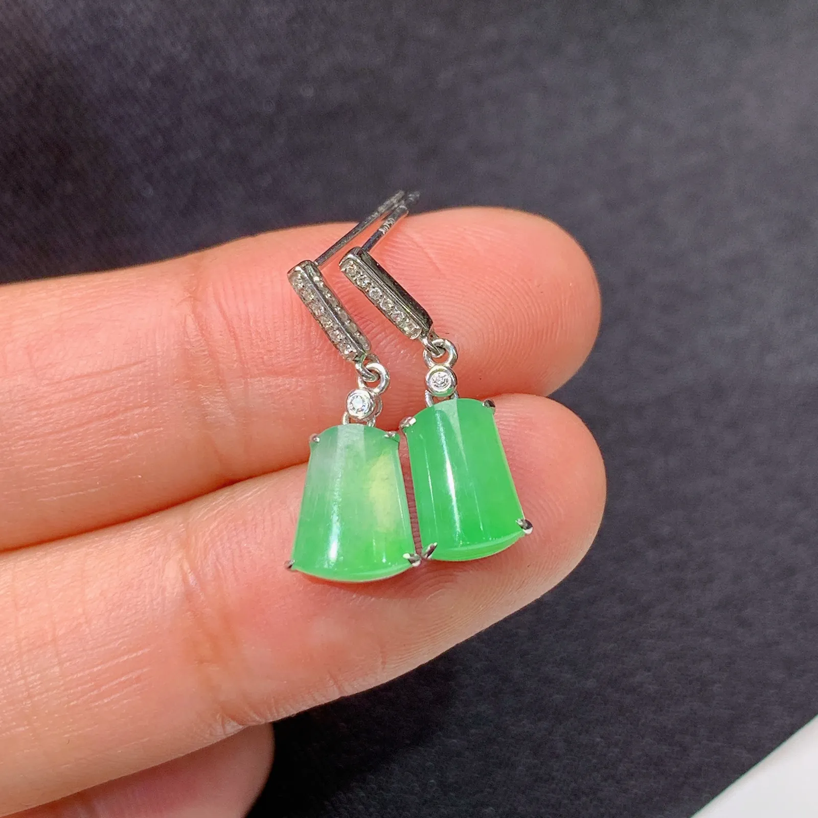 冰甜绿无事牌耳坠，18k金镶嵌，简约时尚，冰润色阳，种水足，Ysl 尺寸8.1*6.8*2